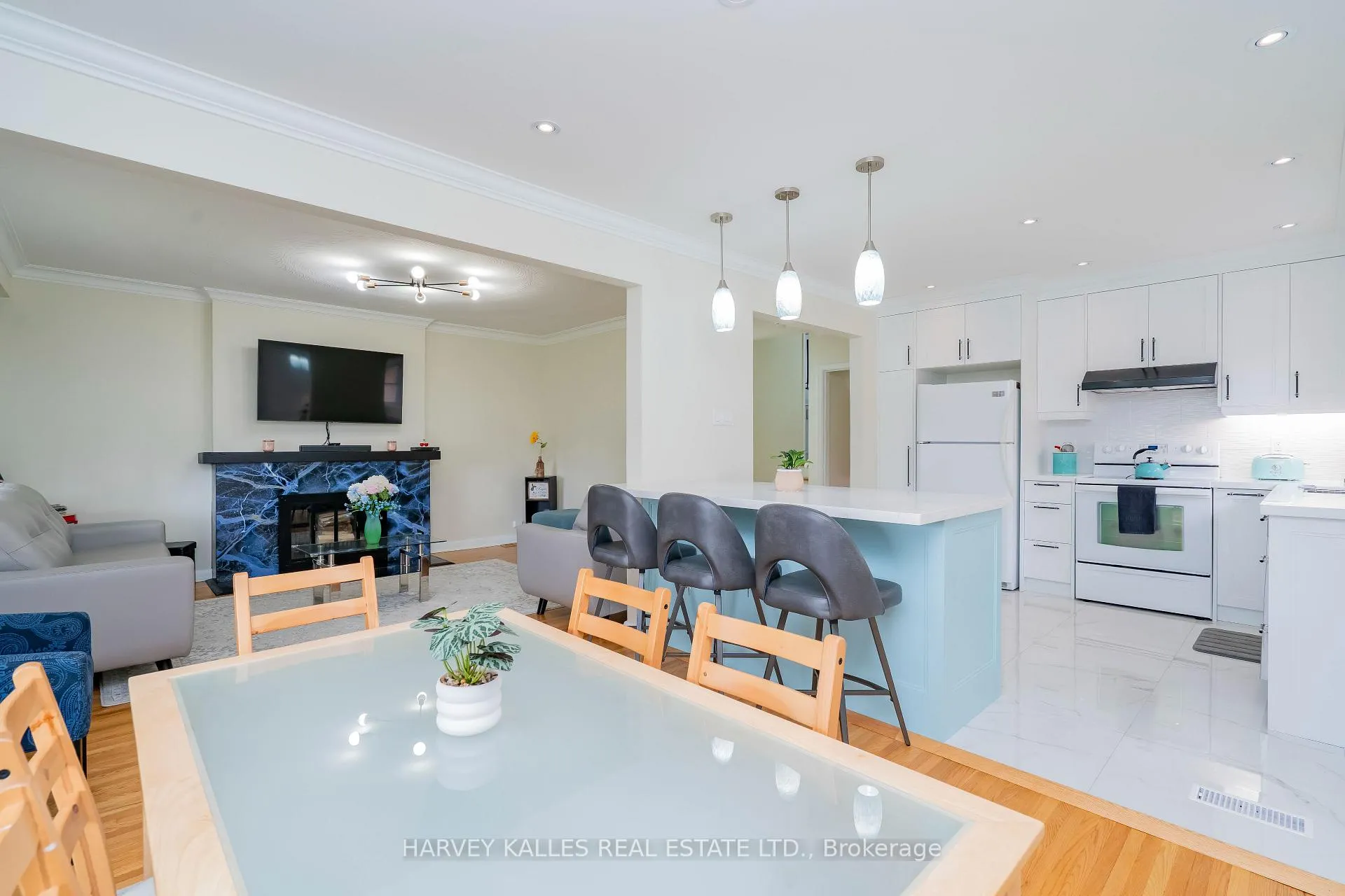 Photo 9 of 21 Barford Road, Etobicoke, Rexdale-Kipling — HOMEH