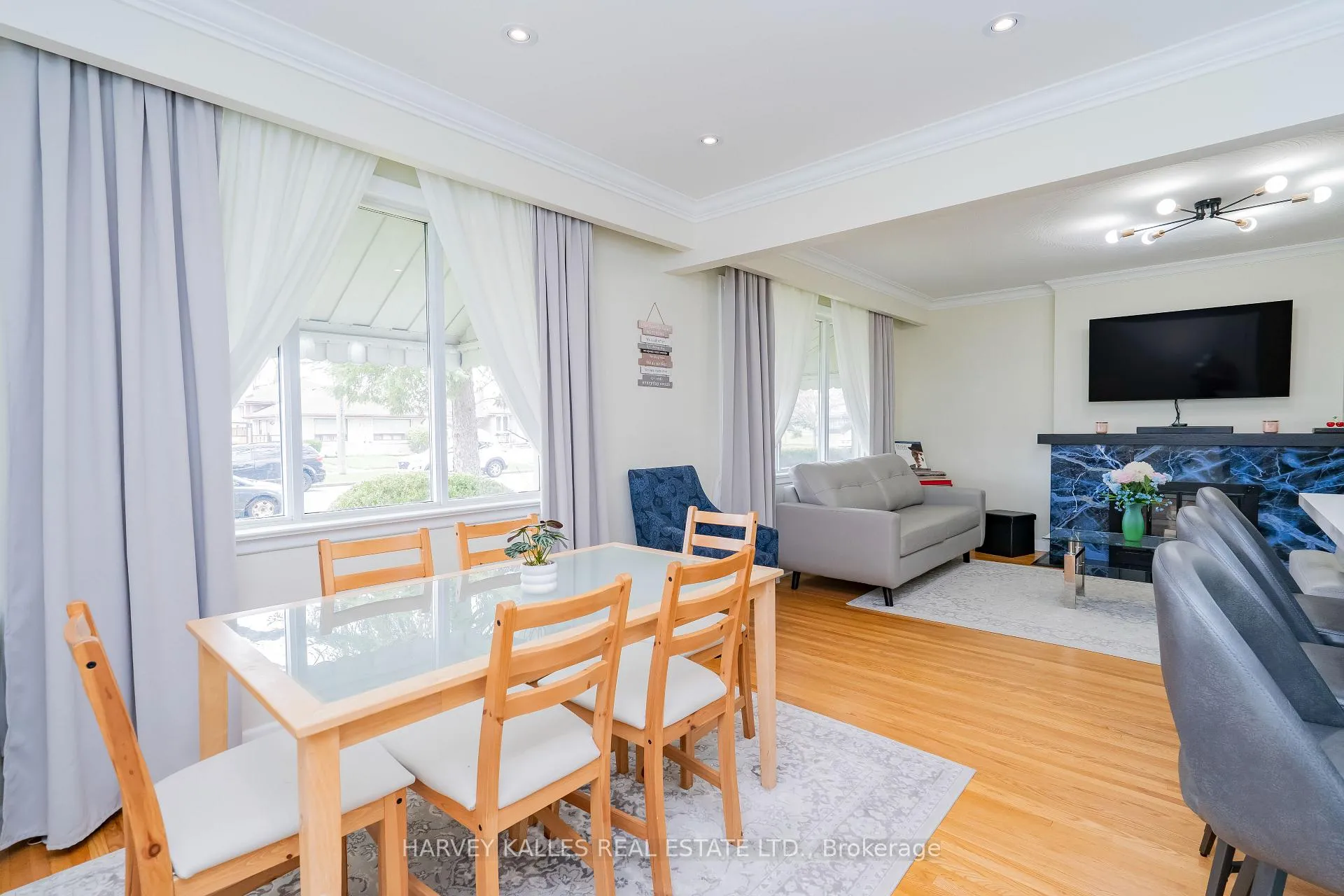 Photo 10 of 21 Barford Road, Etobicoke, Rexdale-Kipling — HOMEH