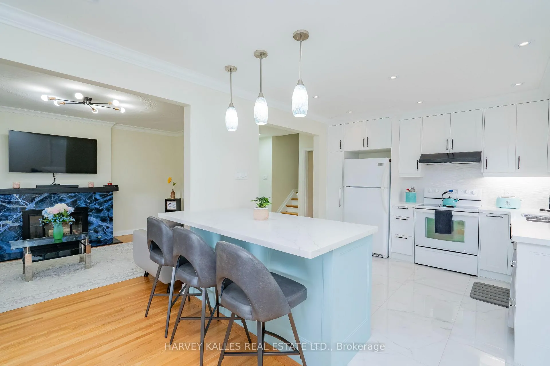 Photo 11 of 21 Barford Road, Etobicoke, Rexdale-Kipling — HOMEH