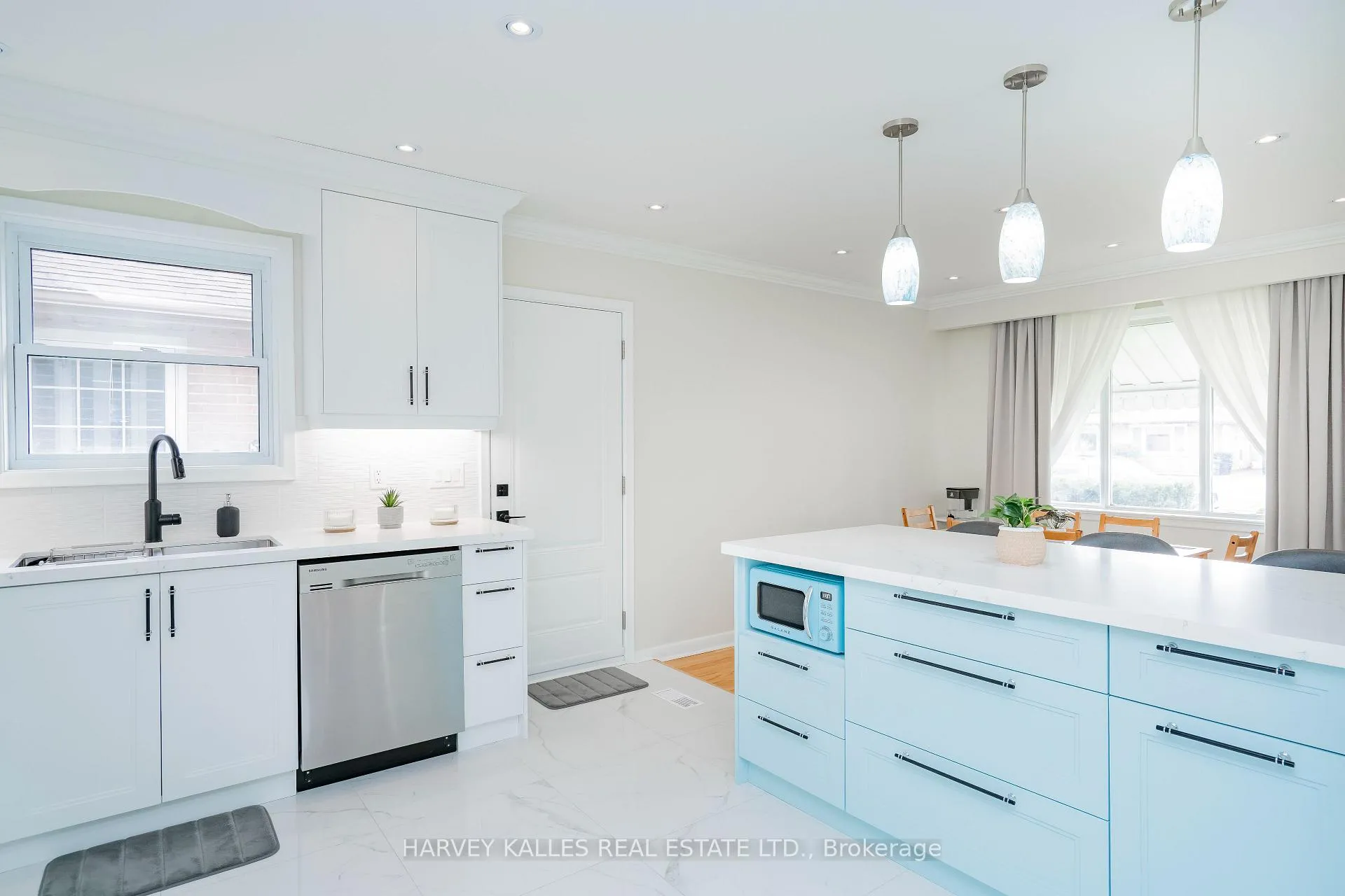 Photo 12 of 21 Barford Road, Etobicoke, Rexdale-Kipling — HOMEH