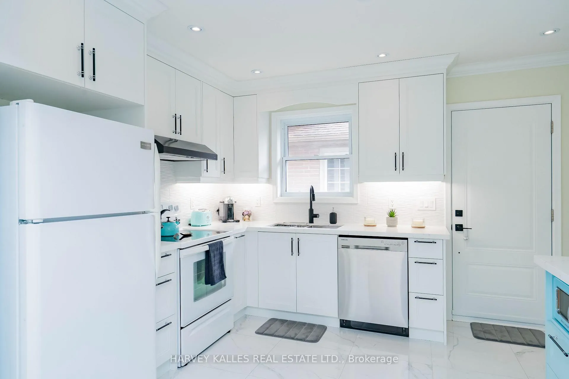 Photo 13 of 21 Barford Road, Etobicoke, Rexdale-Kipling — HOMEH
