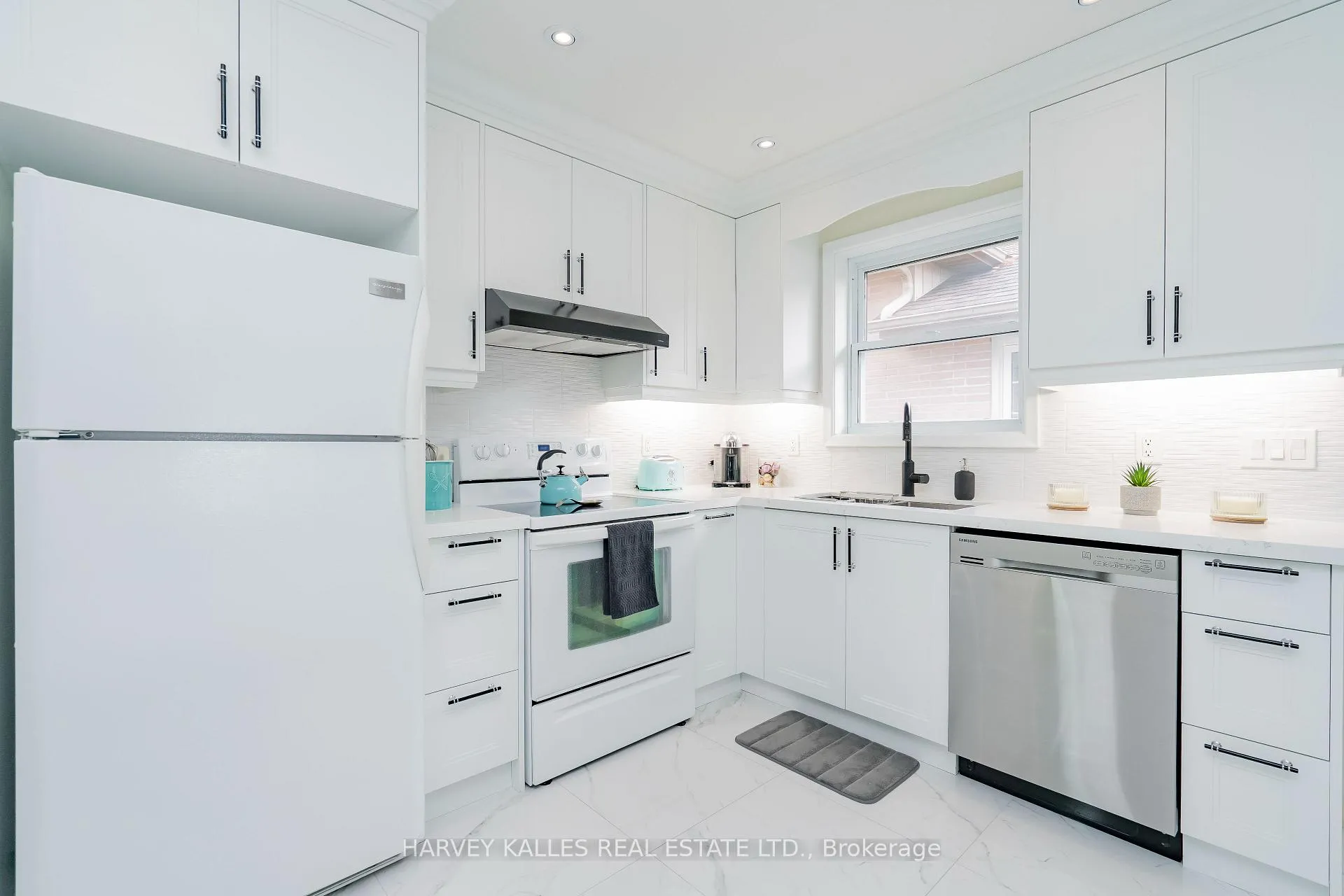 Photo 14 of 21 Barford Road, Etobicoke, Rexdale-Kipling — HOMEH