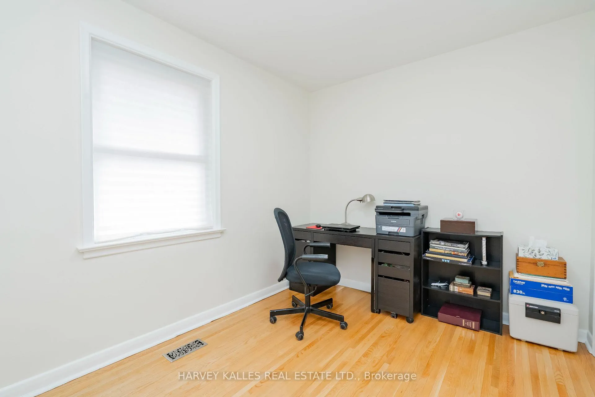 Photo 22 of 21 Barford Road, Etobicoke, Rexdale-Kipling — HOMEH