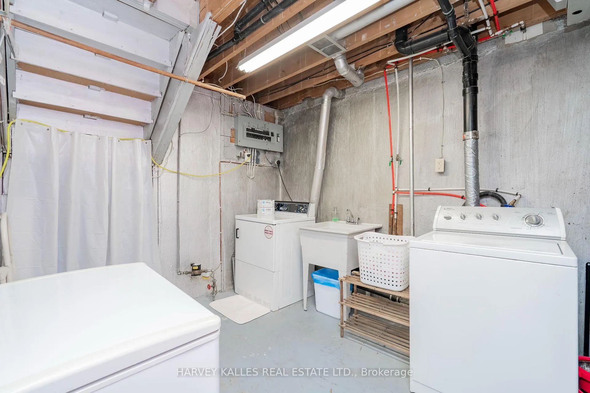 Photo 30 of 21 Barford Road, Etobicoke, Rexdale-Kipling — HOMEH