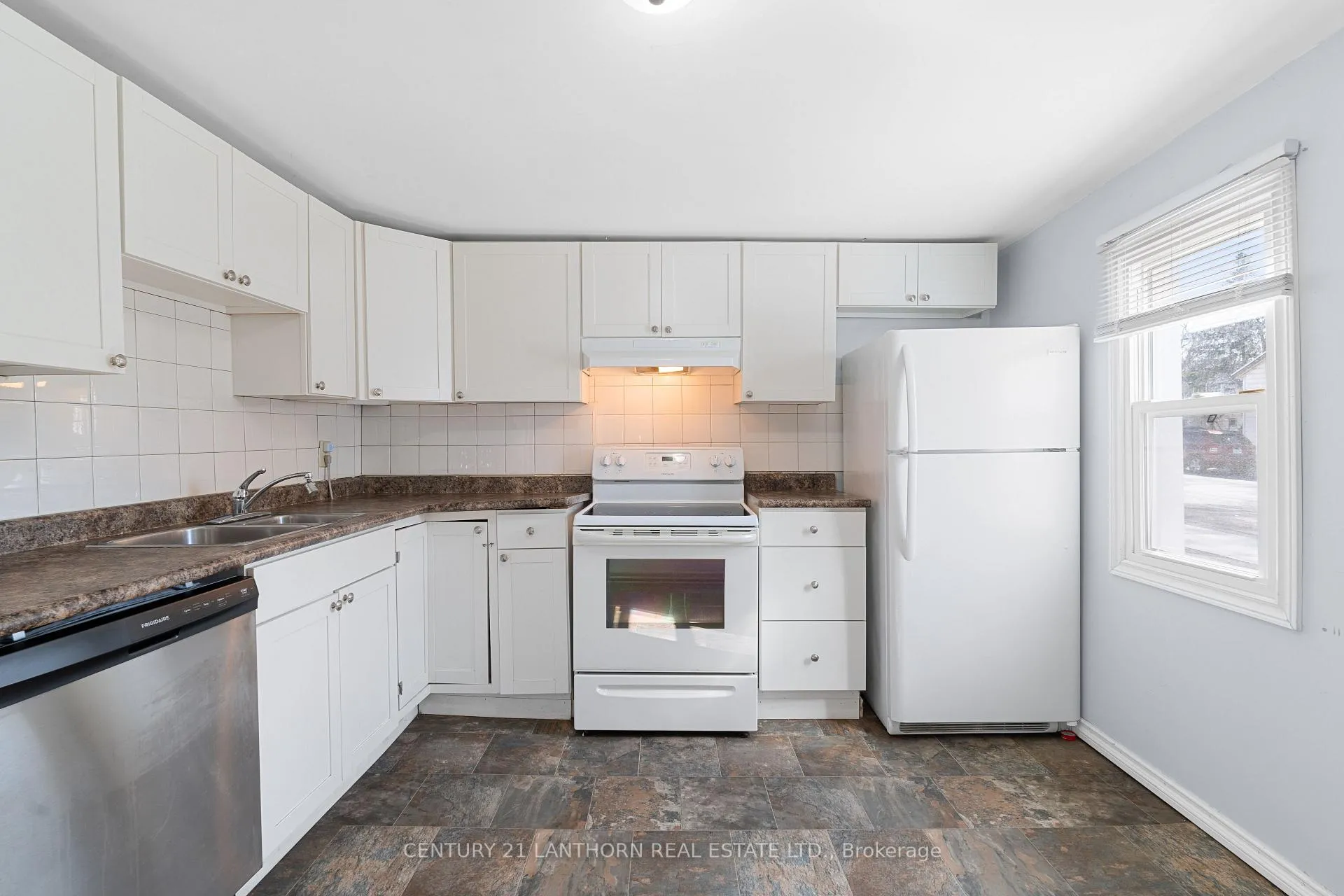 Photo 16 of 409 Bleecker Avenue, Belleville, Belleville Ward — HOMEH