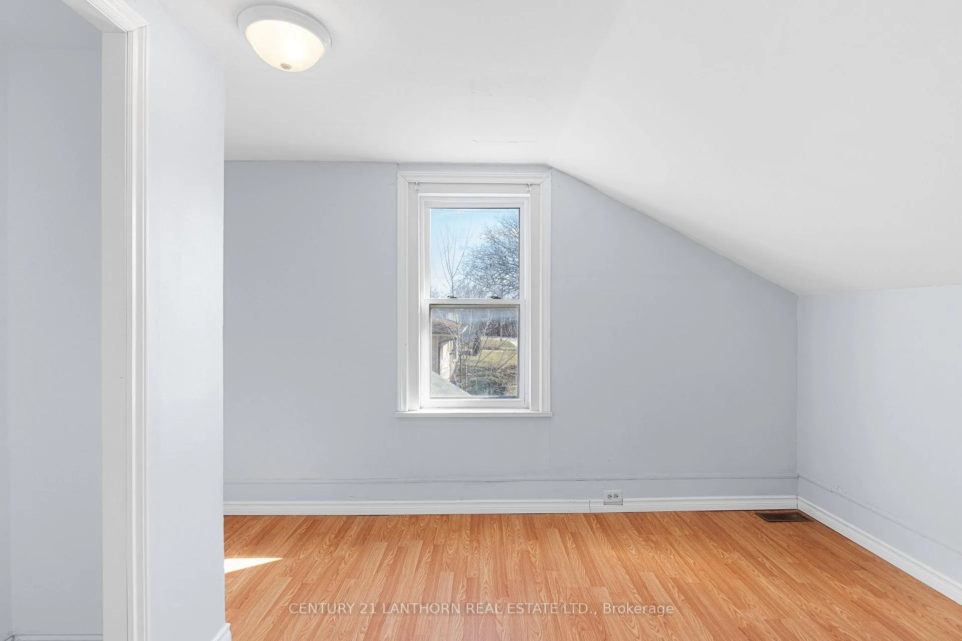 Photo 23 of 409 Bleecker Avenue, Belleville, Belleville Ward — HOMEH