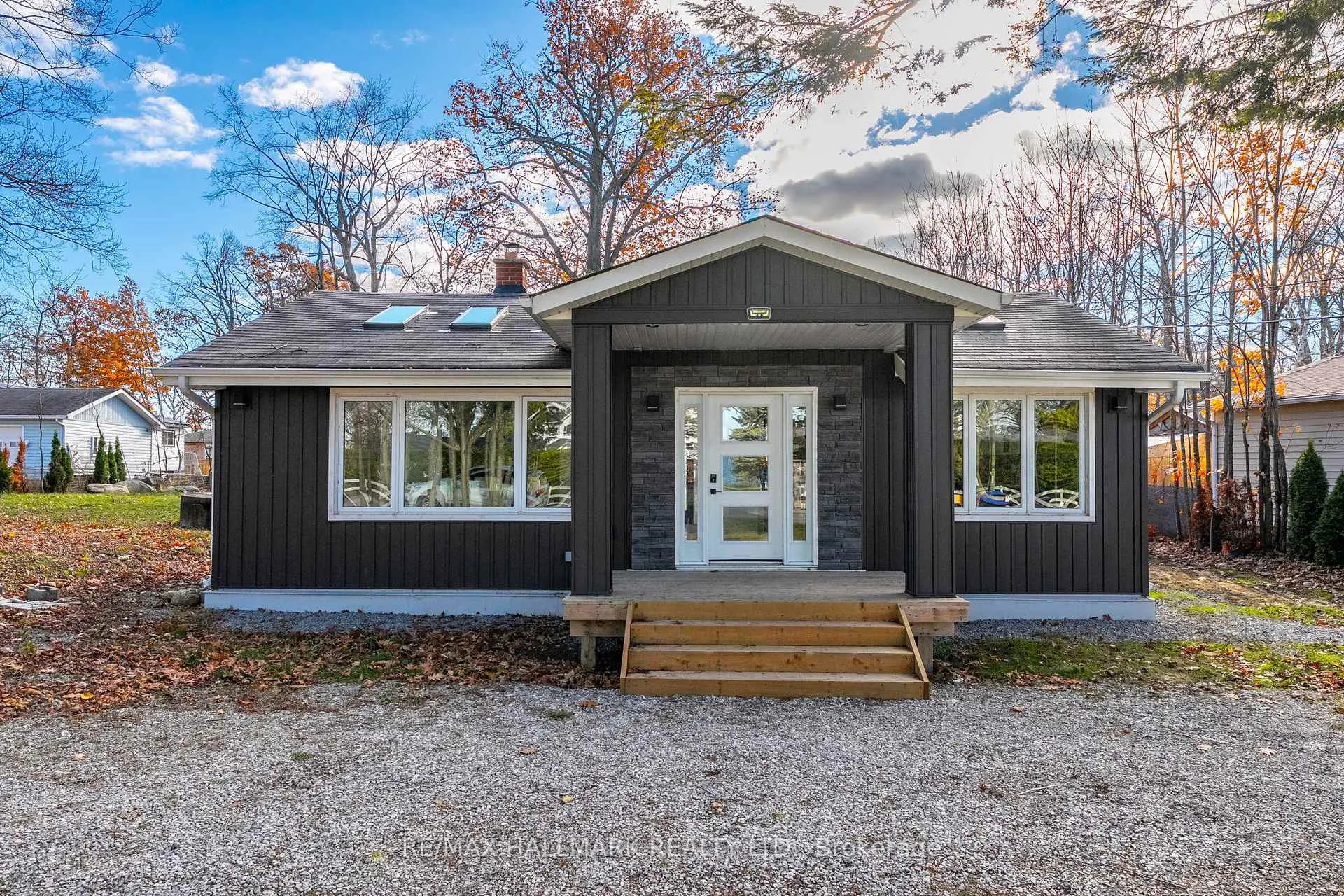 Photo 2 of 43 Lakeside Drive, Innisfil, Rural Innisfil — HOMEH