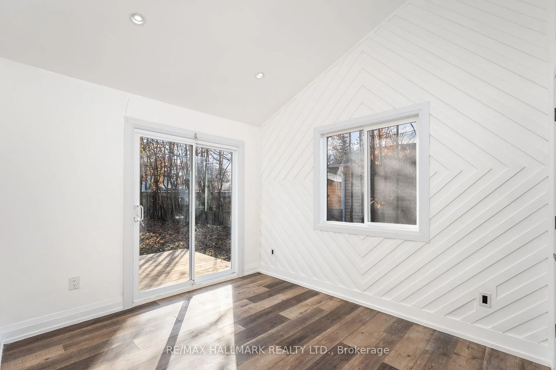 Photo 14 of 43 Lakeside Drive, Innisfil, Rural Innisfil — HOMEH