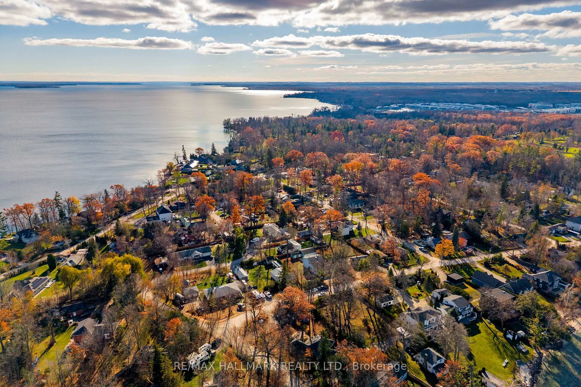 Photo 36 of 43 Lakeside Drive, Innisfil, Rural Innisfil — HOMEH