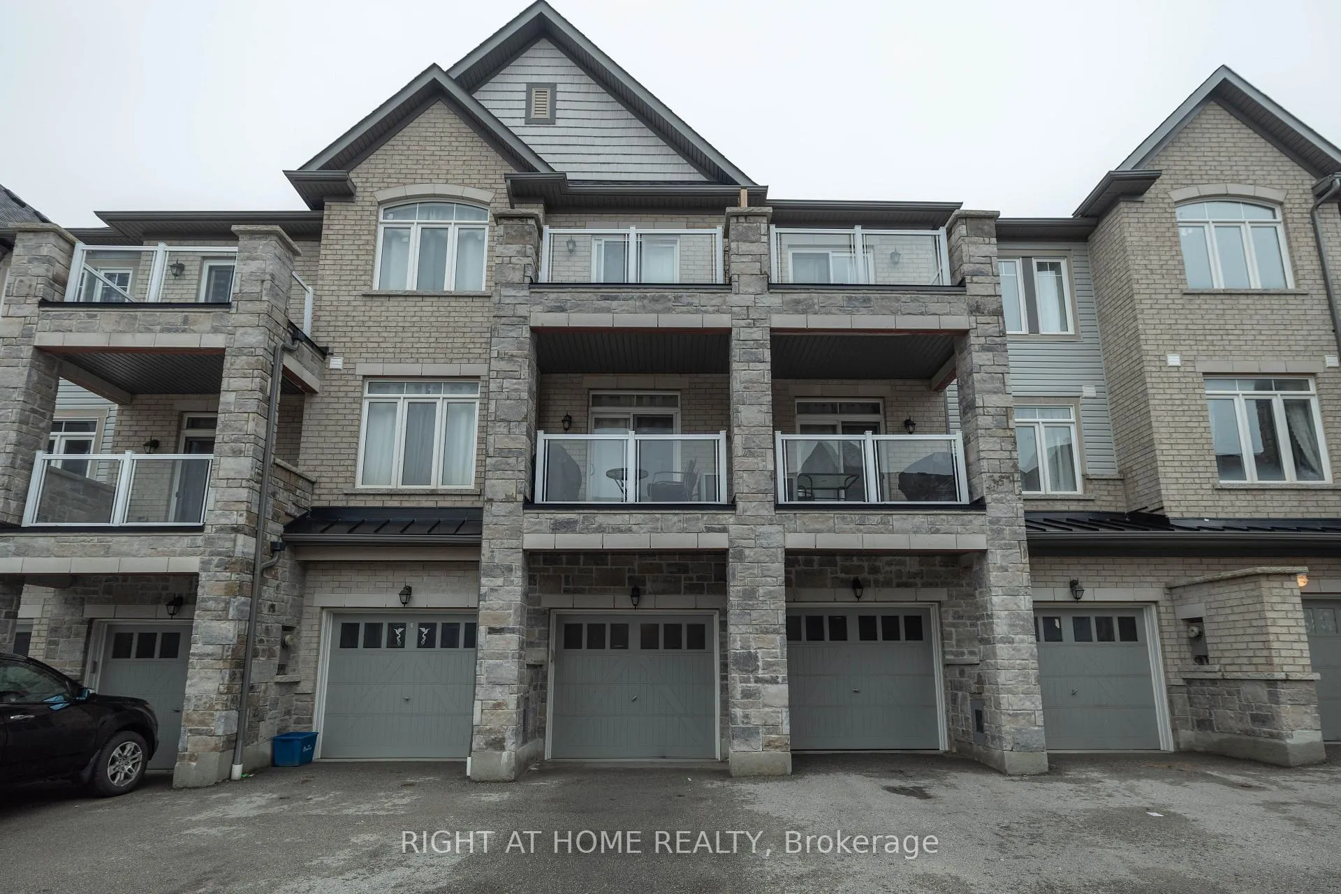 Photo 1 of 2560 Ladyfern Crossing, Pickering, Duffin Heights — HOMEH