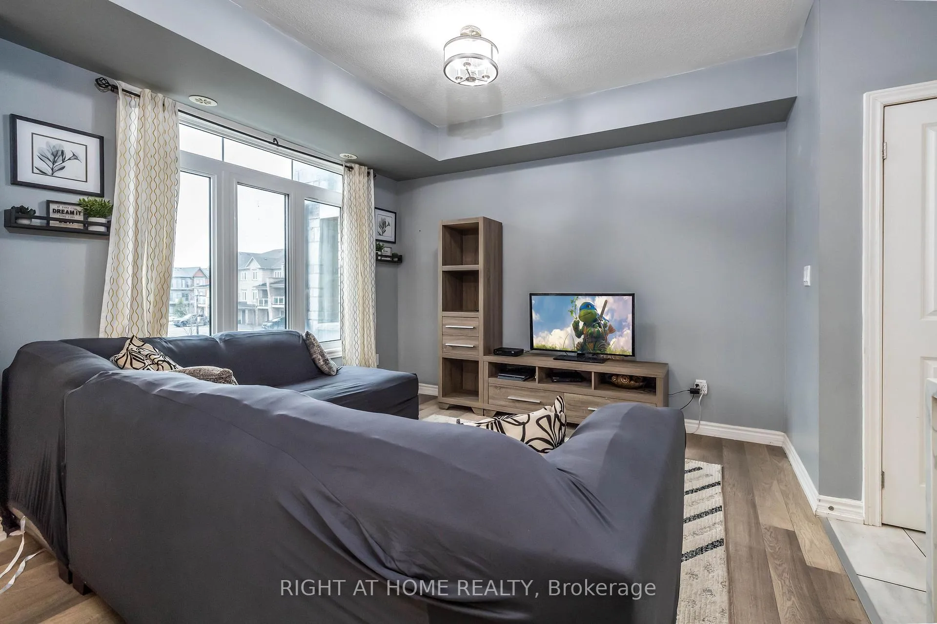 Photo 8 of 2560 Ladyfern Crossing, Pickering, Duffin Heights — HOMEH