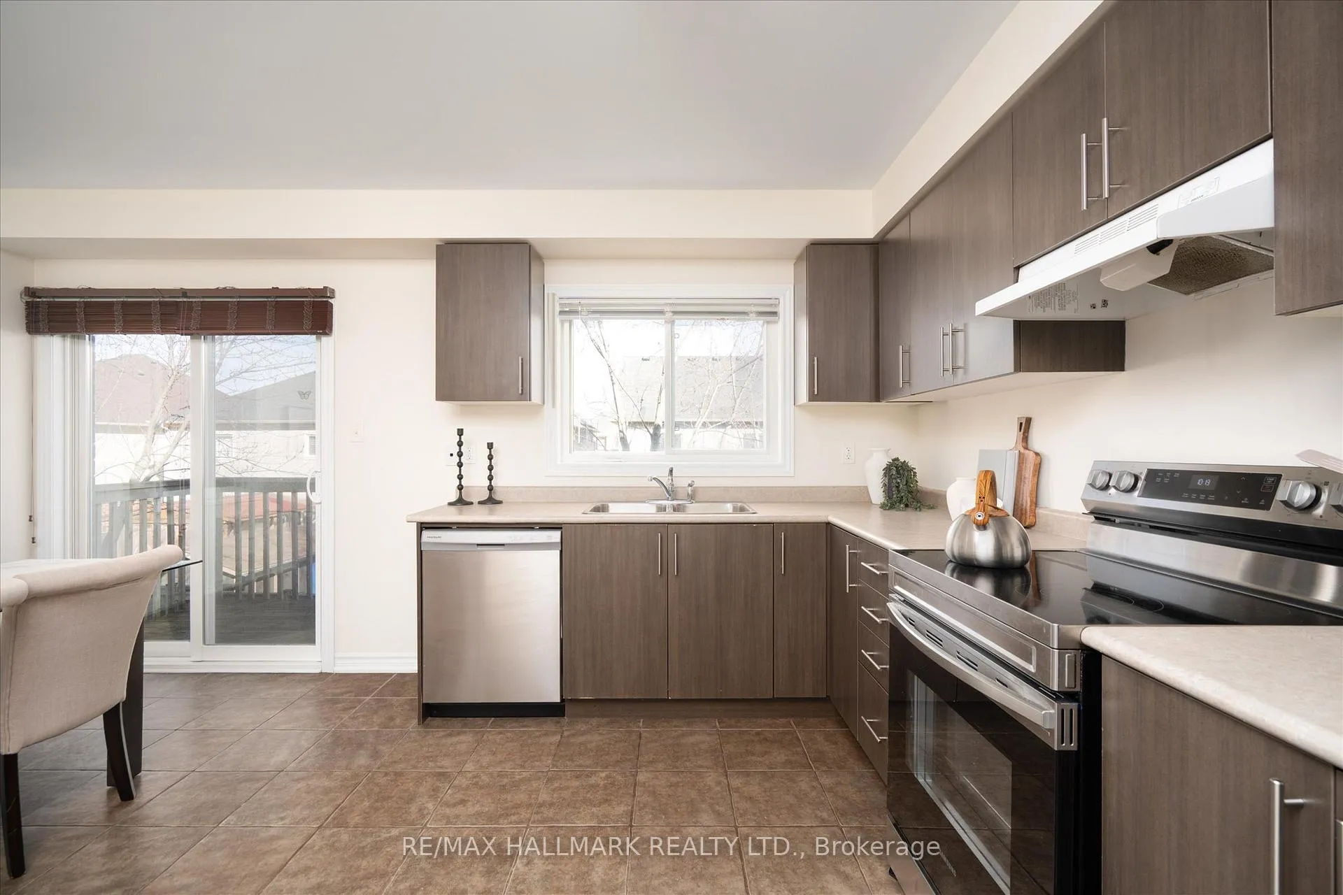 Photo 9 of 32 Katerson Lane, Clarington, Courtice — HOMEH