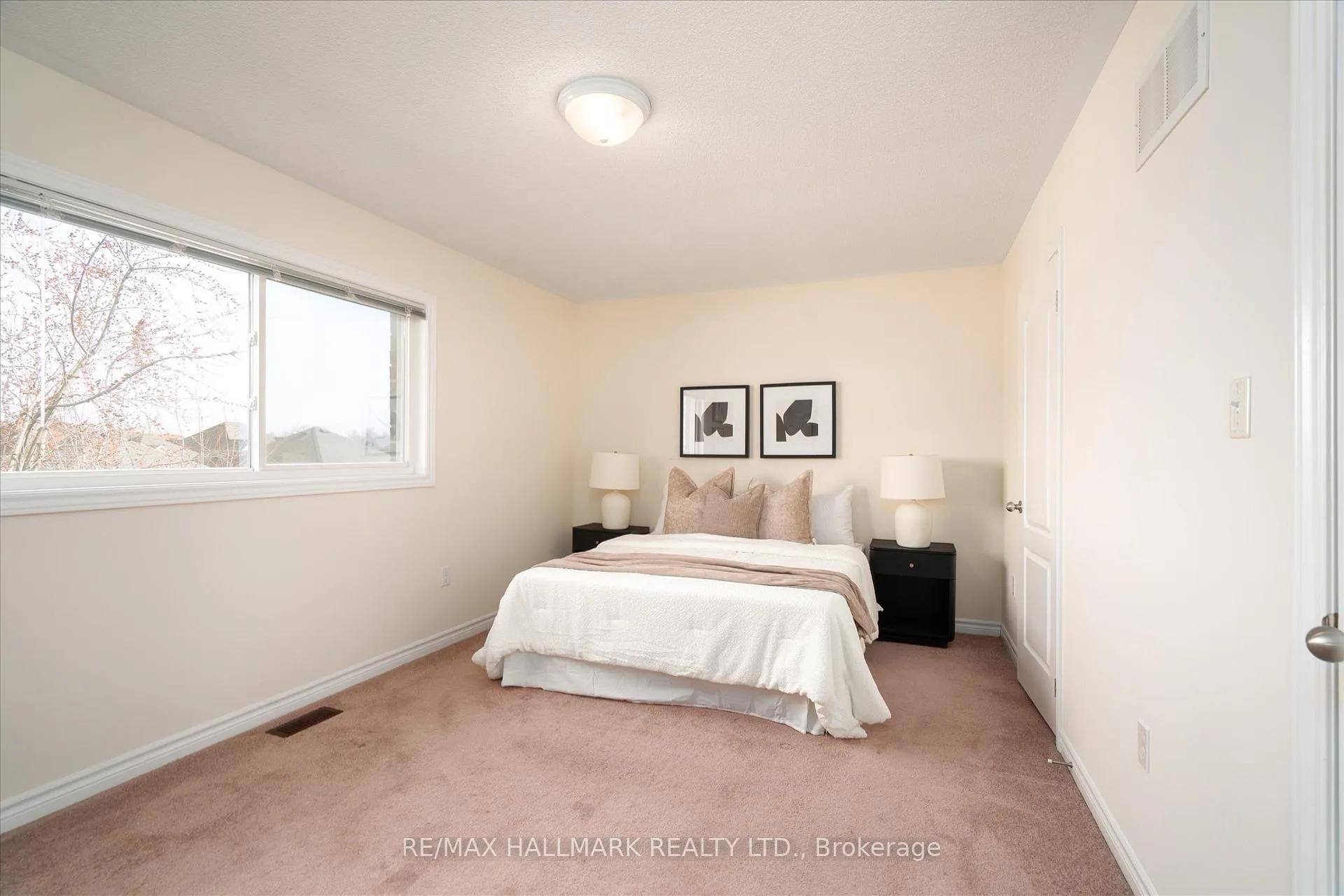 Photo 17 of 32 Katerson Lane, Clarington, Courtice — HOMEH