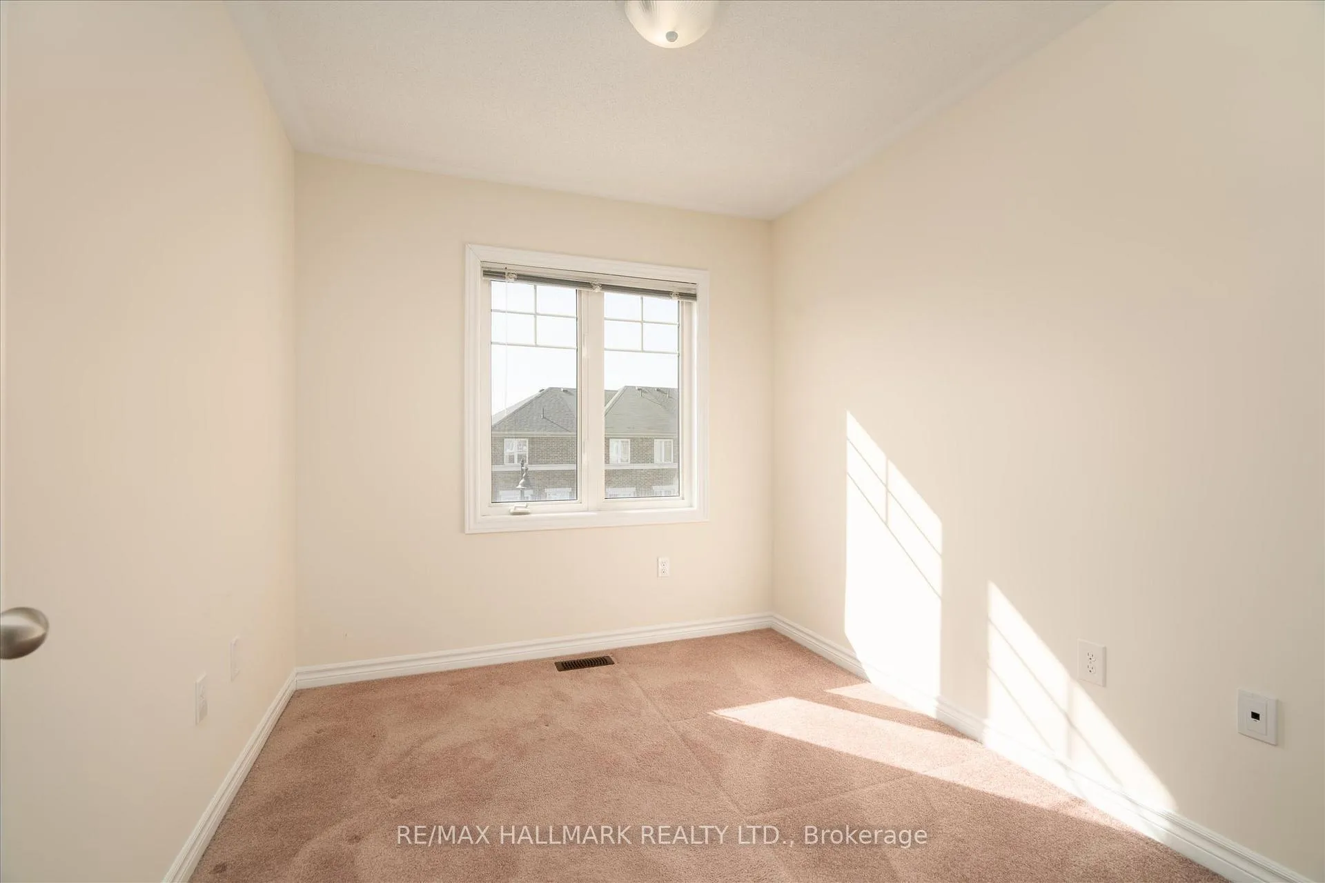 Photo 19 of 32 Katerson Lane, Clarington, Courtice — HOMEH