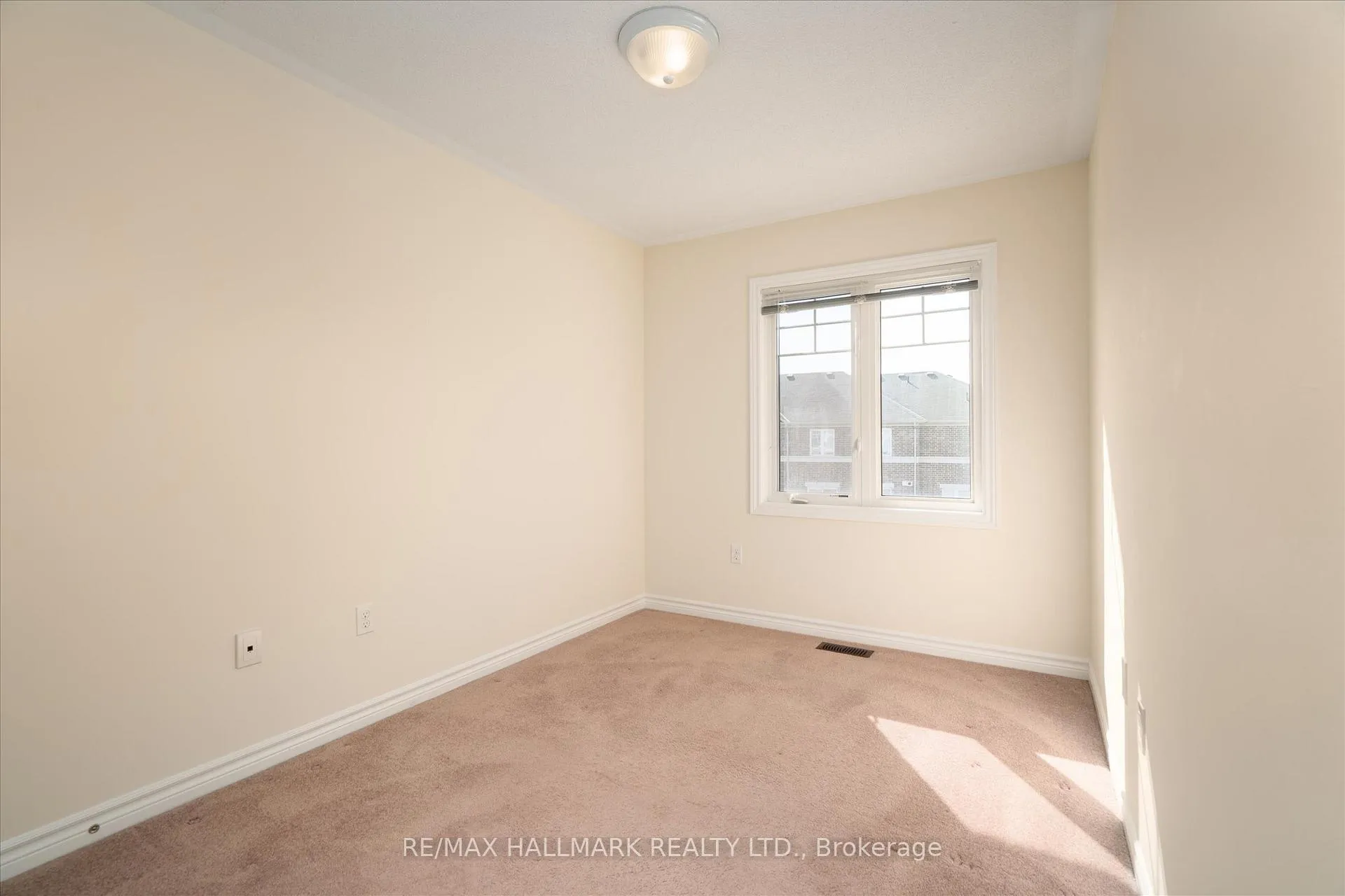 Photo 20 of 32 Katerson Lane, Clarington, Courtice — HOMEH