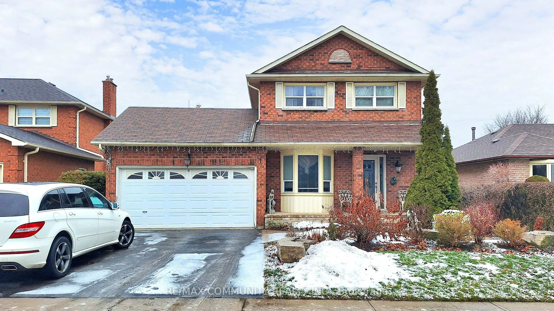 Photo 2 of Unit BSMT, 12 Hialeah Crescent, Whitby, Blue Grass Meadows — HOMEH