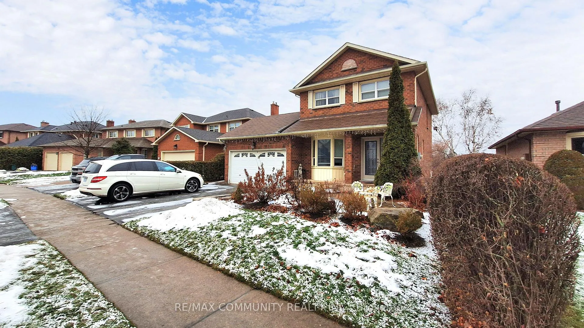 Photo 3 of Unit BSMT, 12 Hialeah Crescent, Whitby, Blue Grass Meadows — HOMEH