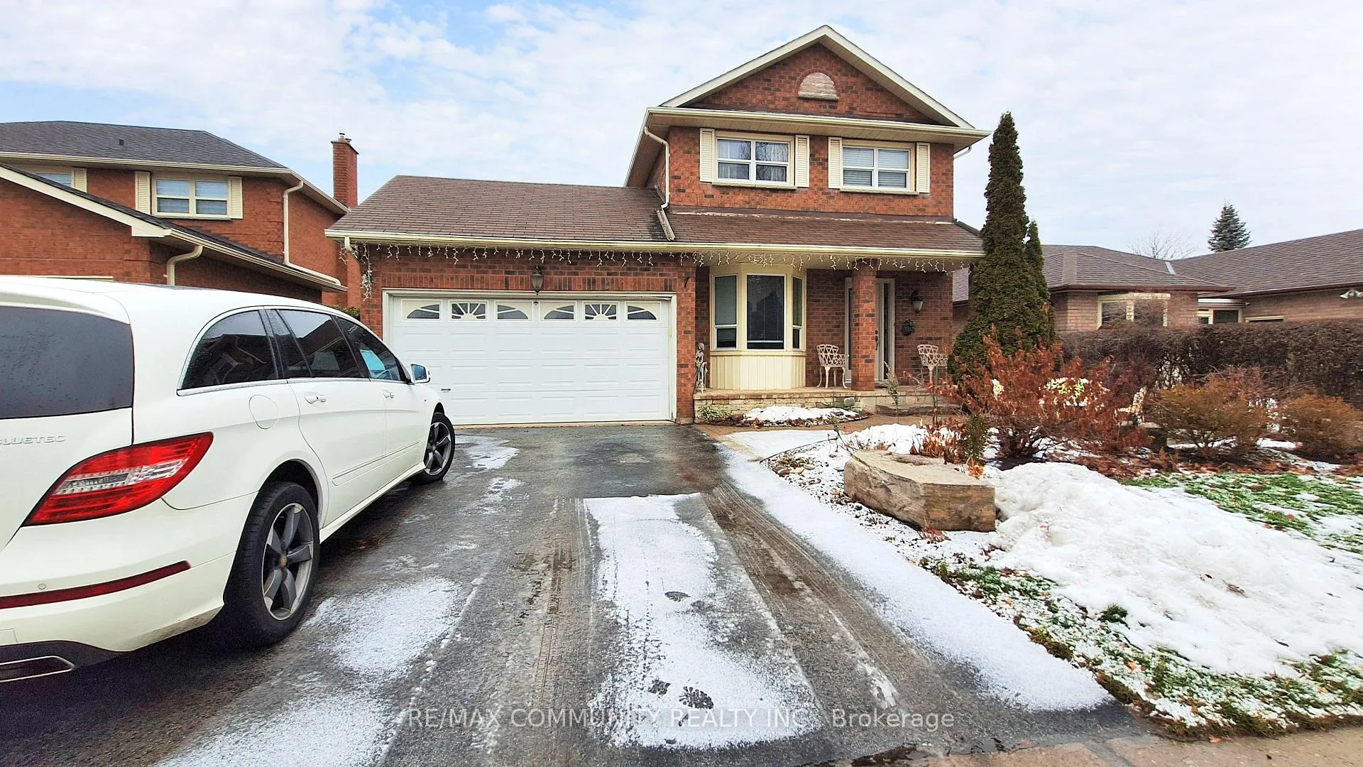 Photo 4 of Unit BSMT, 12 Hialeah Crescent, Whitby, Blue Grass Meadows — HOMEH