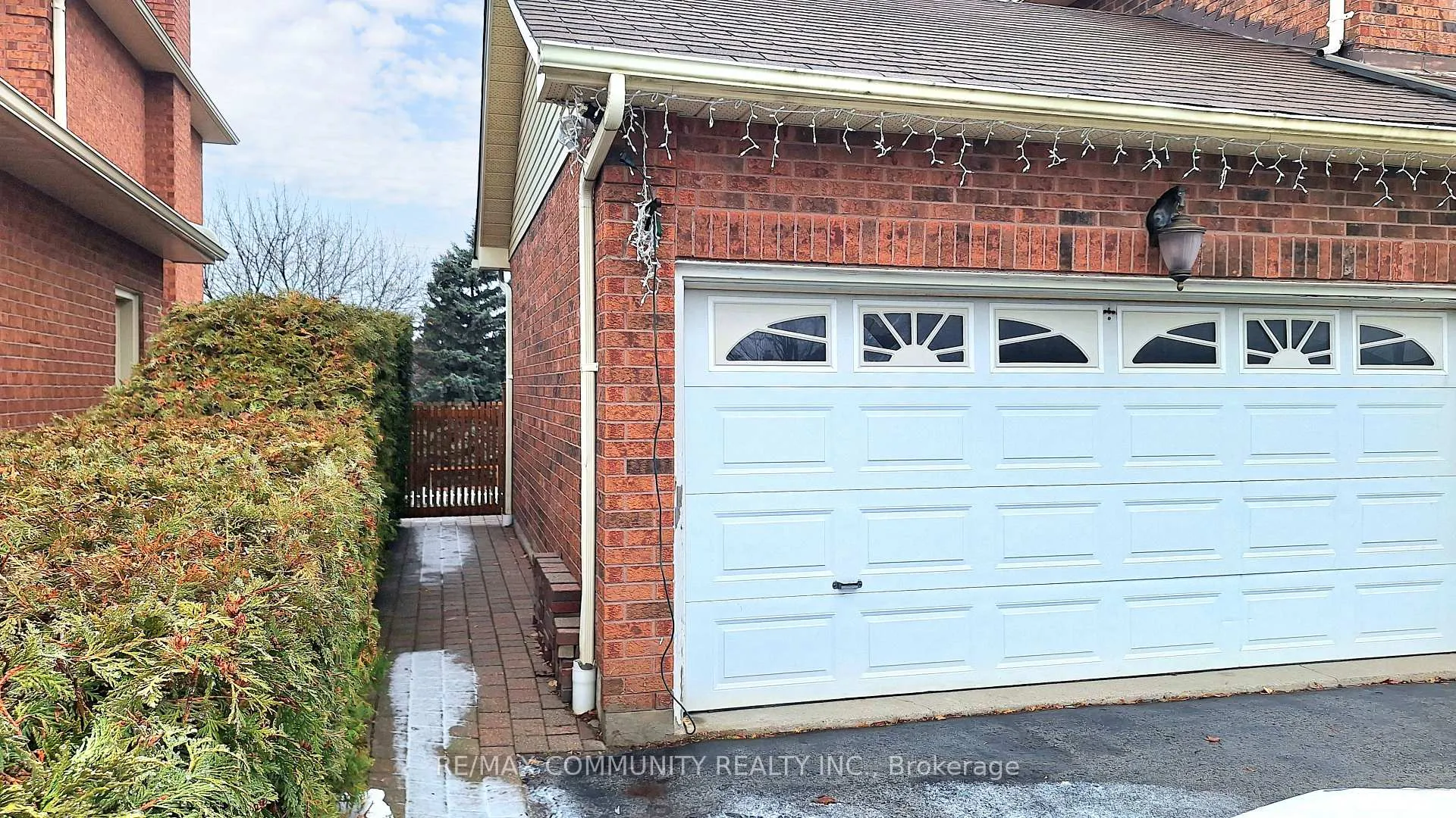 Photo 5 of Unit BSMT, 12 Hialeah Crescent, Whitby, Blue Grass Meadows — HOMEH