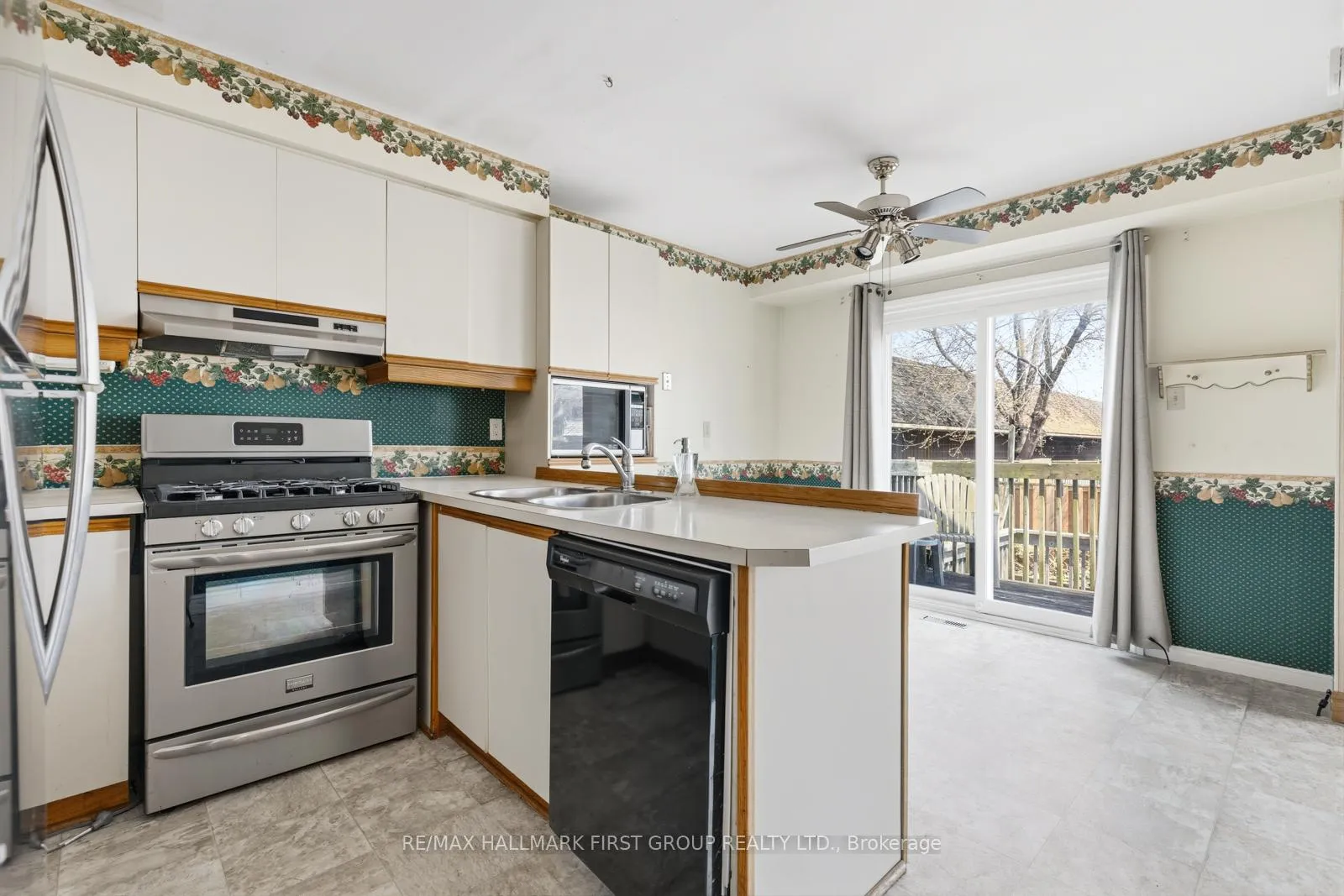 Photo 9 of 56 Gilmour Drive, Ajax, Central — HOMEH