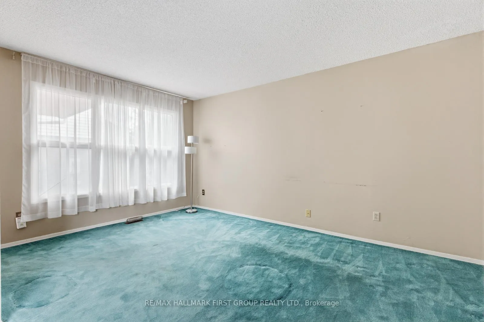 Photo 12 of 56 Gilmour Drive, Ajax, Central — HOMEH