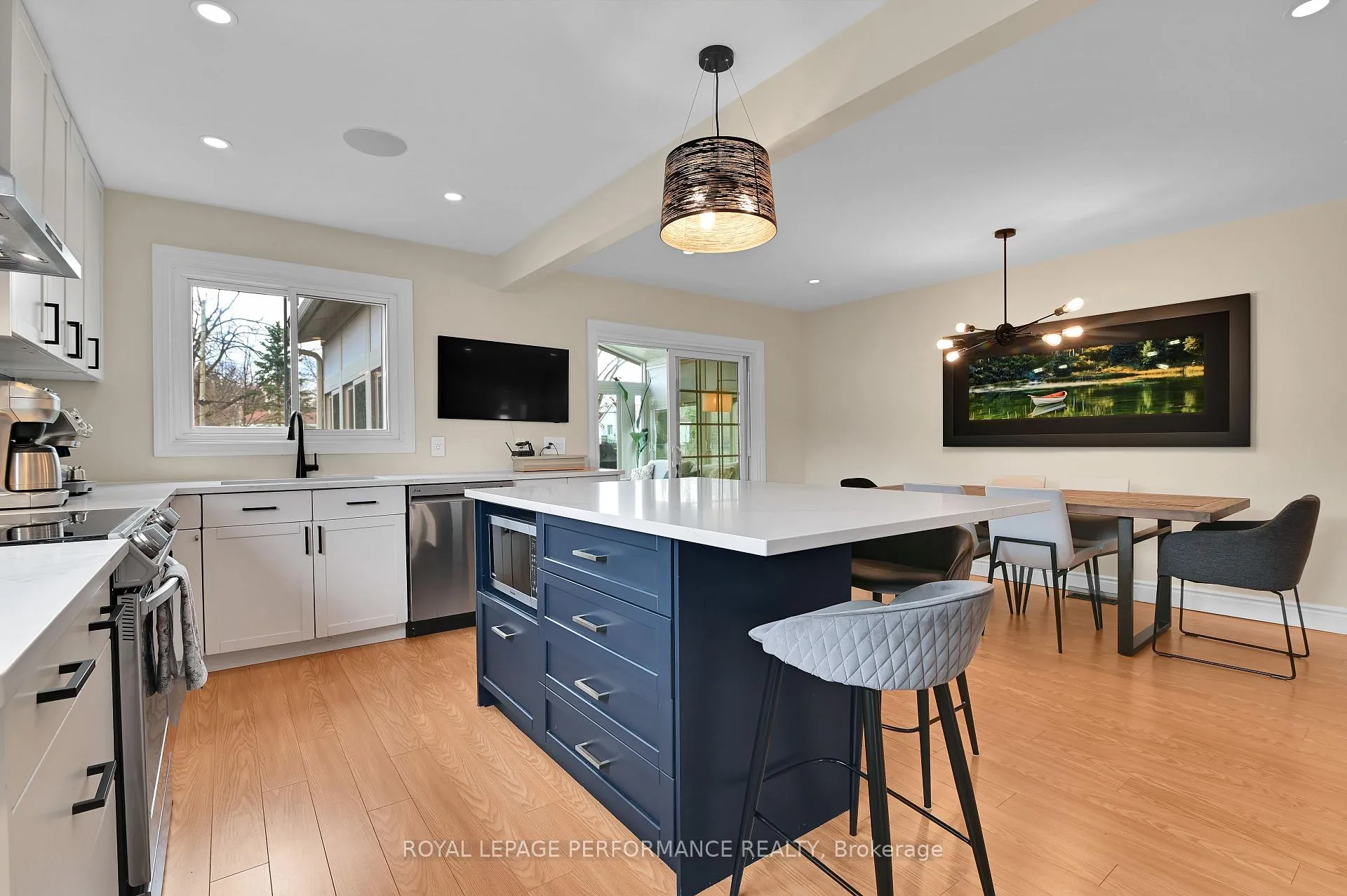 Photo 12 of 328 Pleasant Park Road, Ottawa, Alta Vista/Faircrest Heights — HOMEH