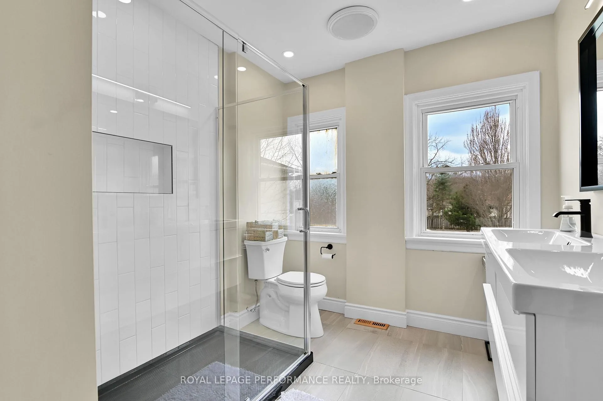 Photo 18 of 328 Pleasant Park Road, Ottawa, Alta Vista/Faircrest Heights — HOMEH