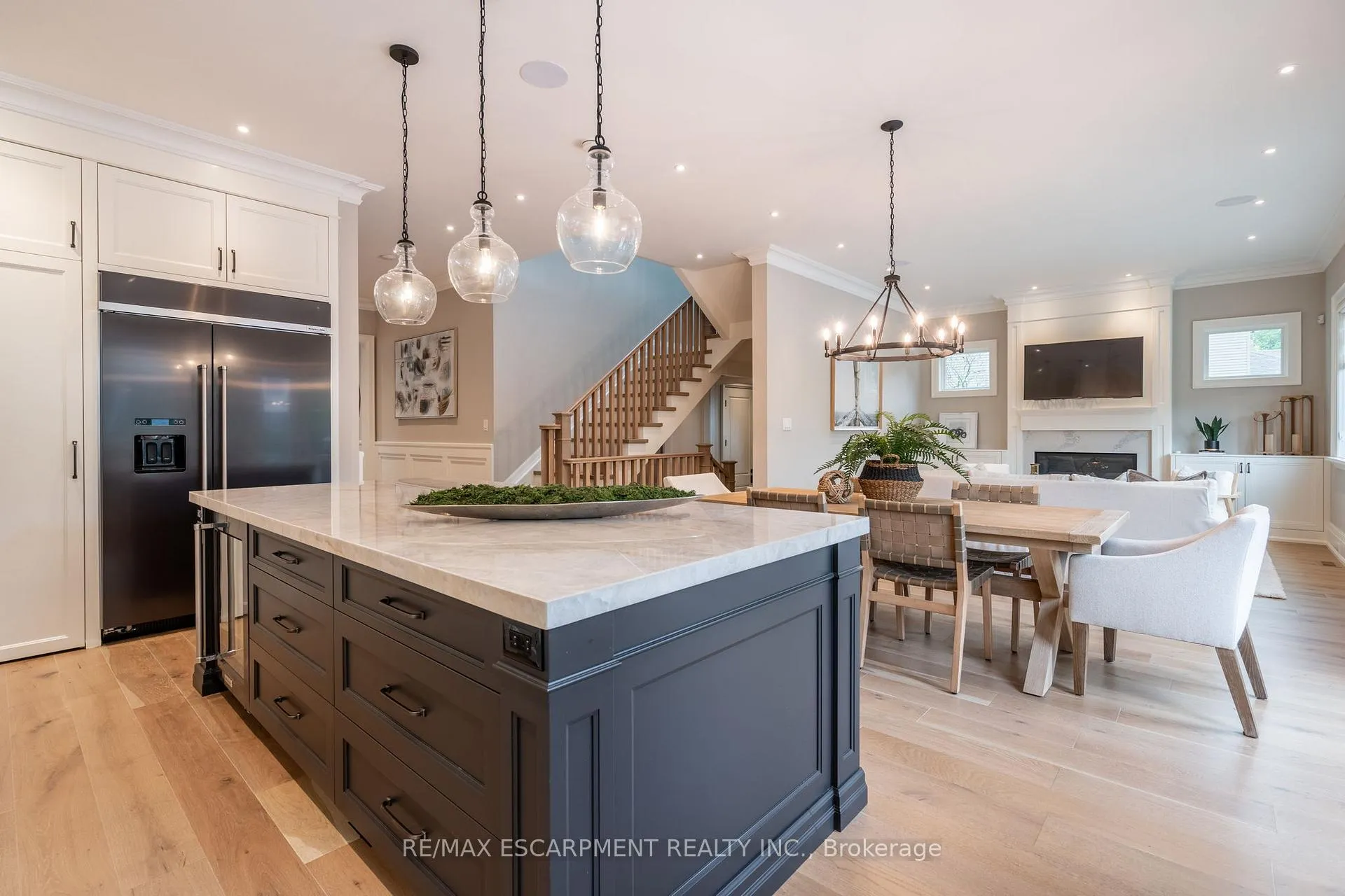 Photo 7 of 385 Pine Cove Road, Burlington, Roseland — HOMEH
