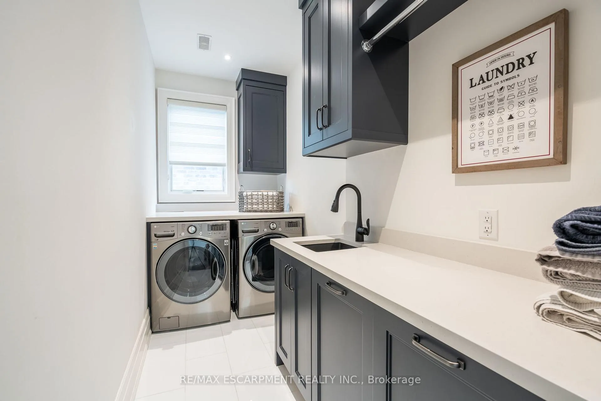 Photo 13 of 385 Pine Cove Road, Burlington, Roseland — HOMEH