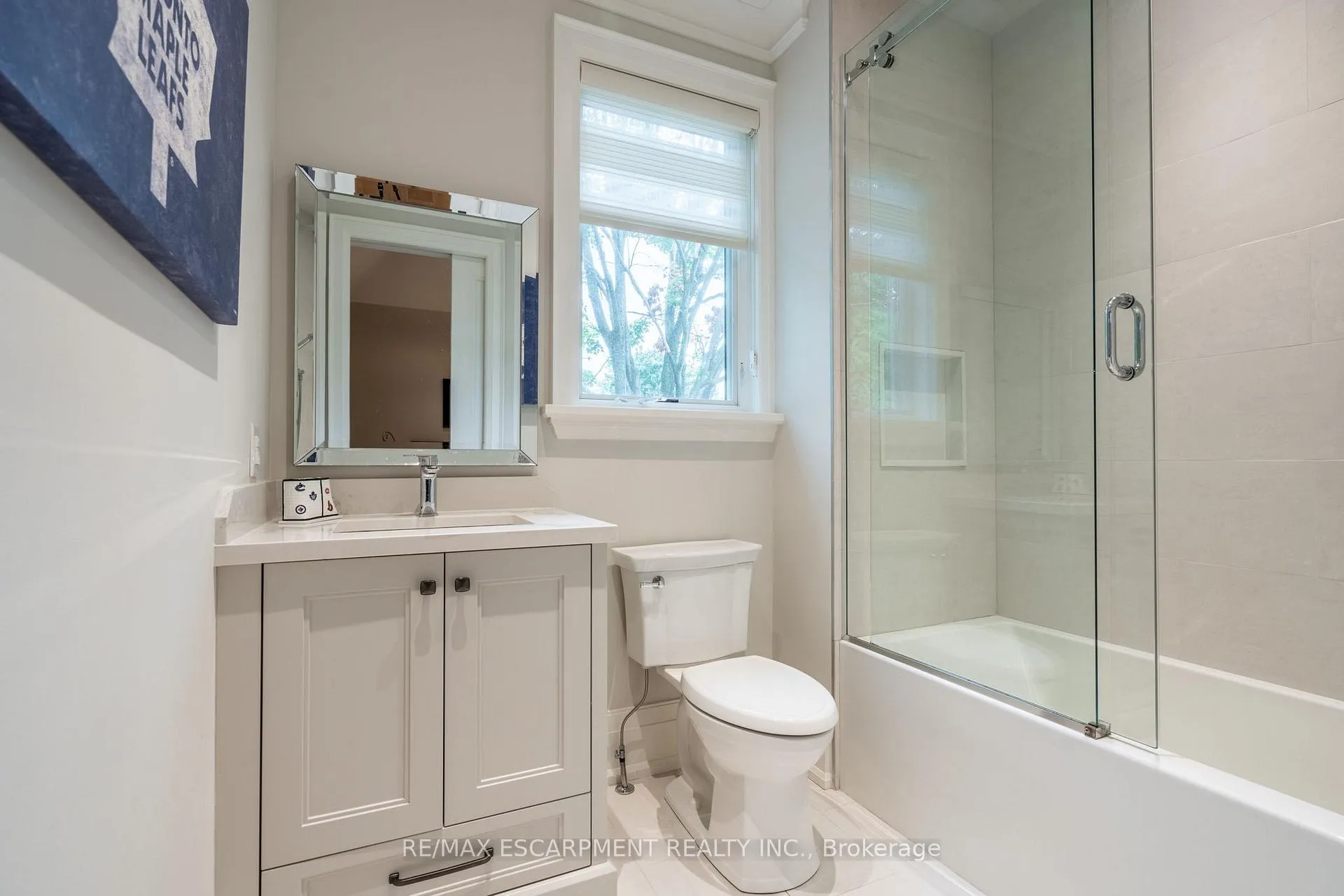 Photo 15 of 385 Pine Cove Road, Burlington, Roseland — HOMEH