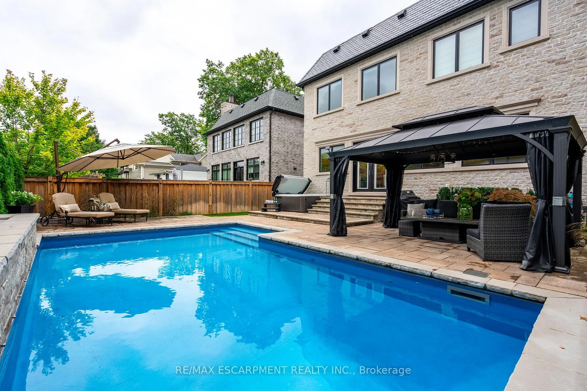 Photo 26 of 385 Pine Cove Road, Burlington, Roseland — HOMEH