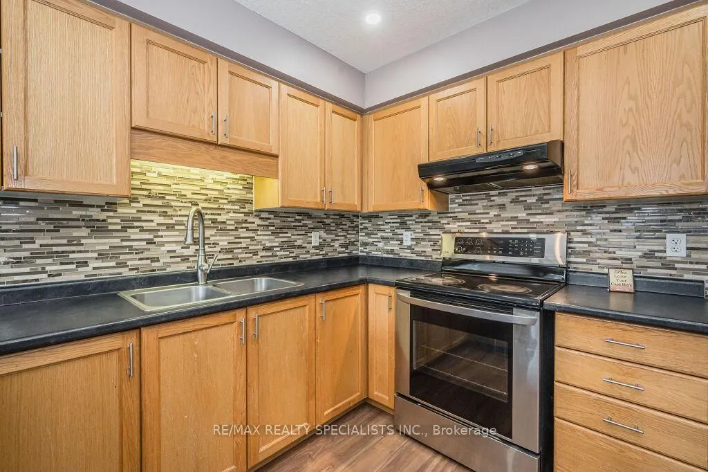 Photo 16 of 6 Madeleine Street, Kitchener, Huron Park — HOMEH