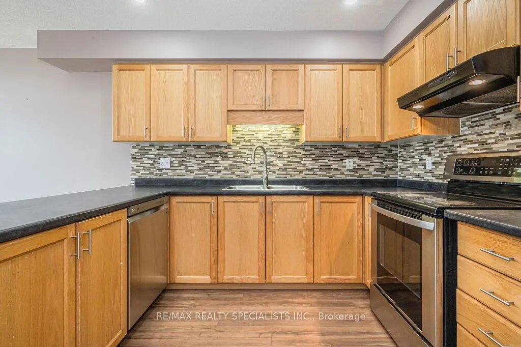 Photo 17 of 6 Madeleine Street, Kitchener, Huron Park — HOMEH