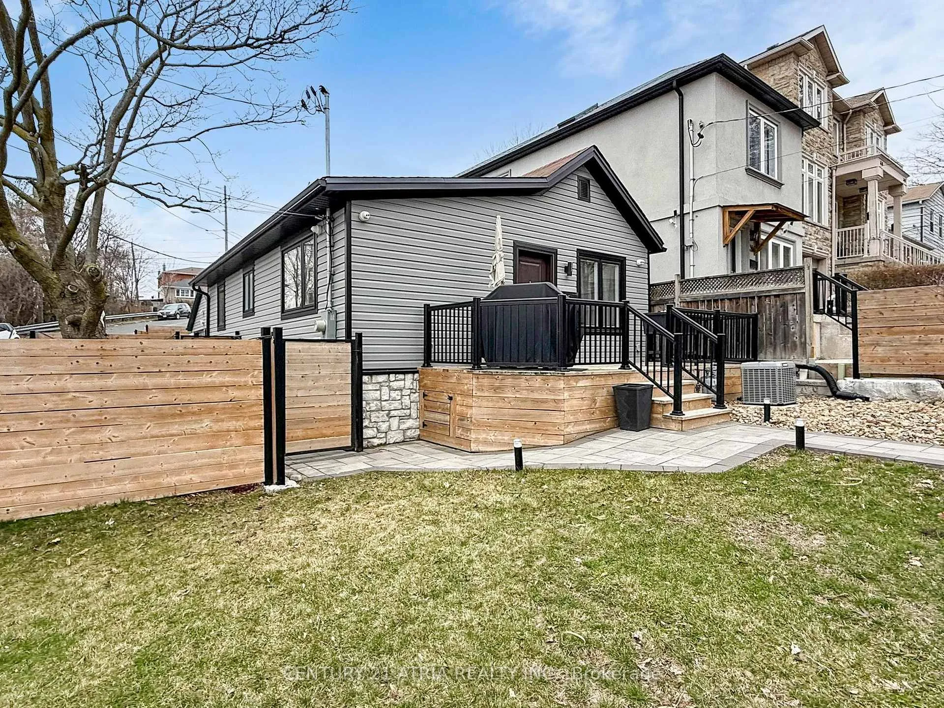 Photo 2 of 534 Silverthorn Avenue, Toronto, Keelesdale-Eglinton West — HOMEH