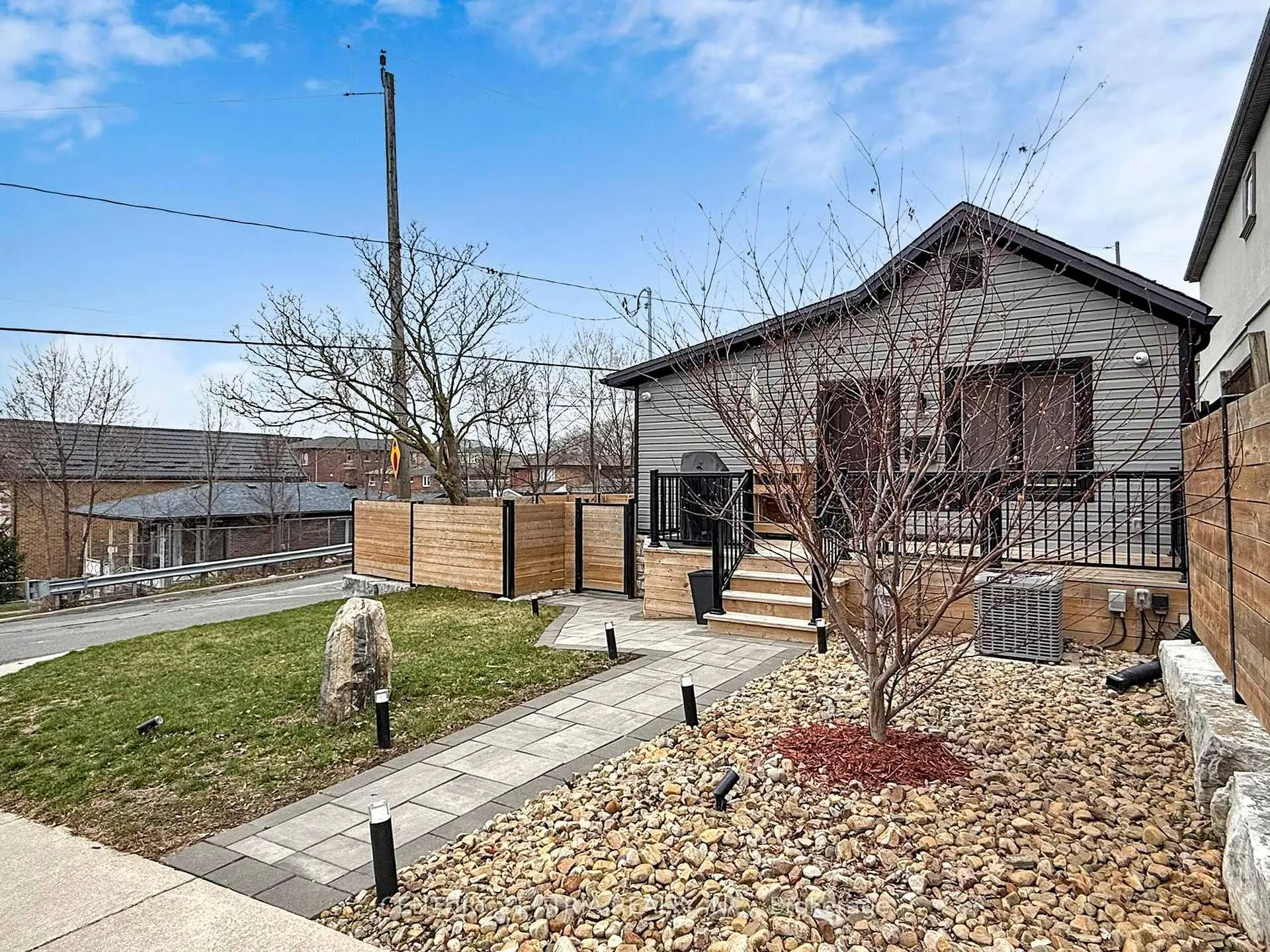 Photo 3 of 534 Silverthorn Avenue, Toronto, Keelesdale-Eglinton West — HOMEH