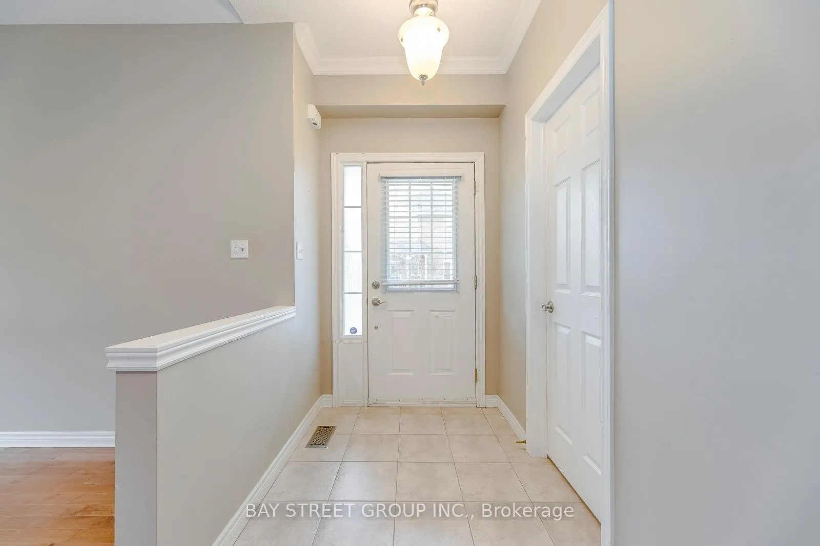 Photo 4 of 5218 Garland Crescent, Burlington, Orchard — HOMEH
