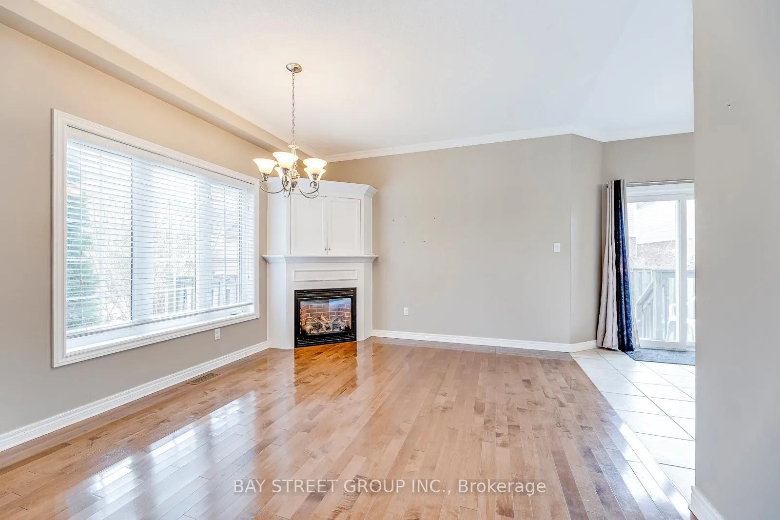 Photo 8 of 5218 Garland Crescent, Burlington, Orchard — HOMEH