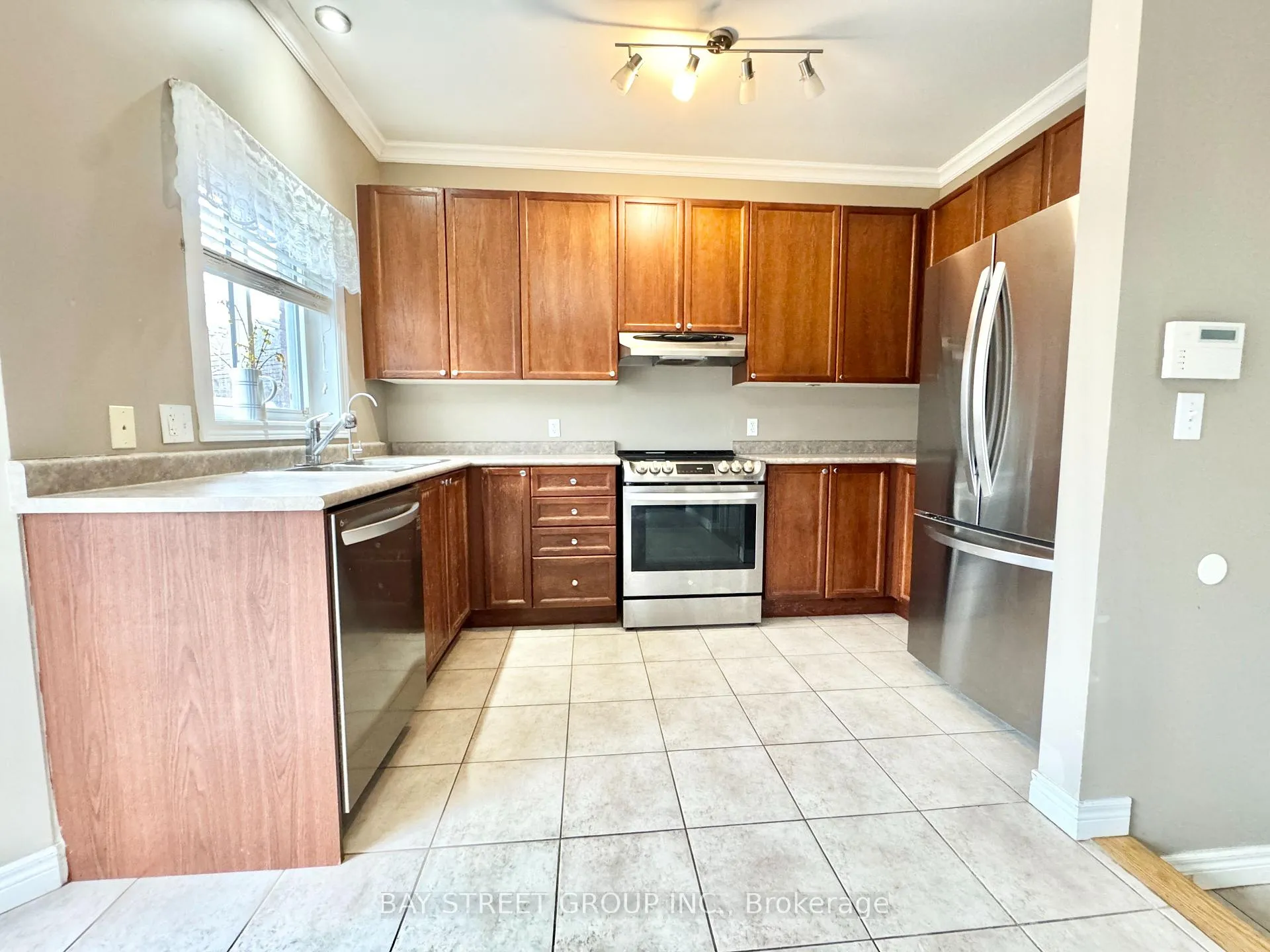 Photo 12 of 5218 Garland Crescent, Burlington, Orchard — HOMEH