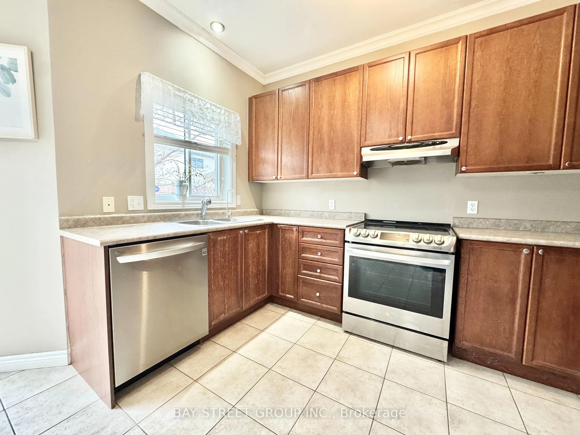 Photo 13 of 5218 Garland Crescent, Burlington, Orchard — HOMEH