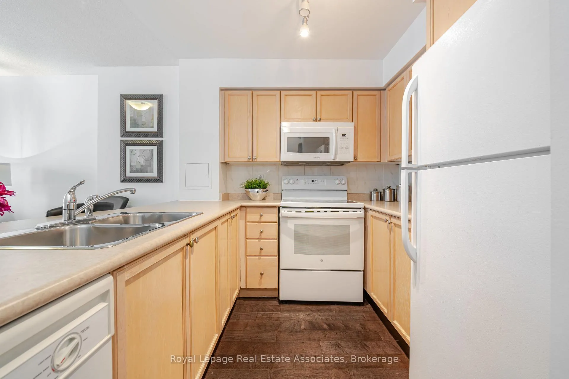 Photo 7 of Unit 1507, 388 Bloor Street E, Toronto, Rosedale-Moore Park — HOMEH