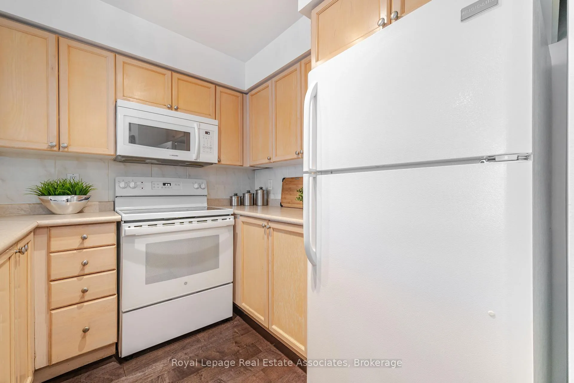 Photo 8 of Unit 1507, 388 Bloor Street E, Toronto, Rosedale-Moore Park — HOMEH