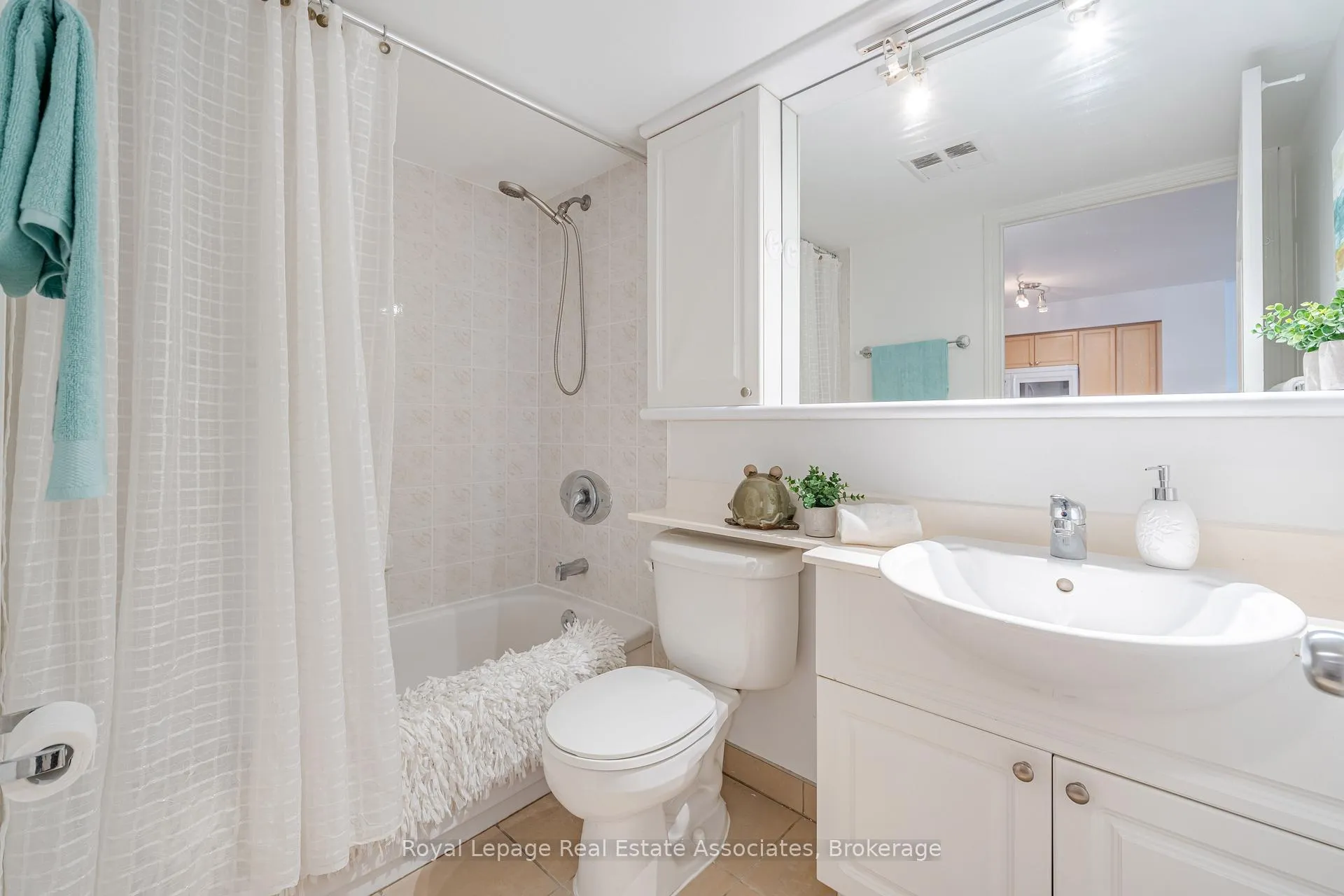 Photo 20 of Unit 1507, 388 Bloor Street E, Toronto, Rosedale-Moore Park — HOMEH