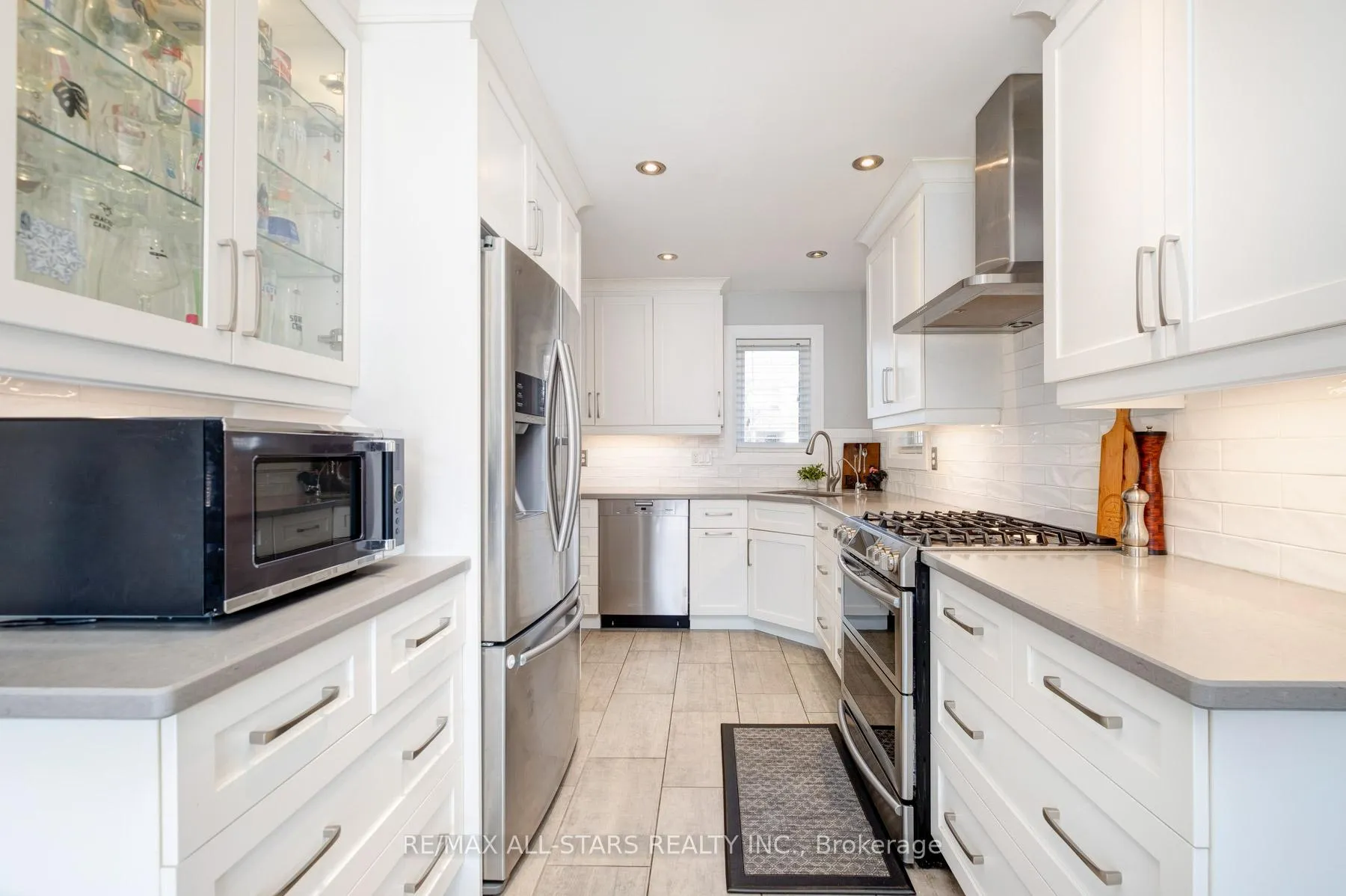 Photo 11 of 72 Wessex Drive, Whitby, Brooklin — HOMEH