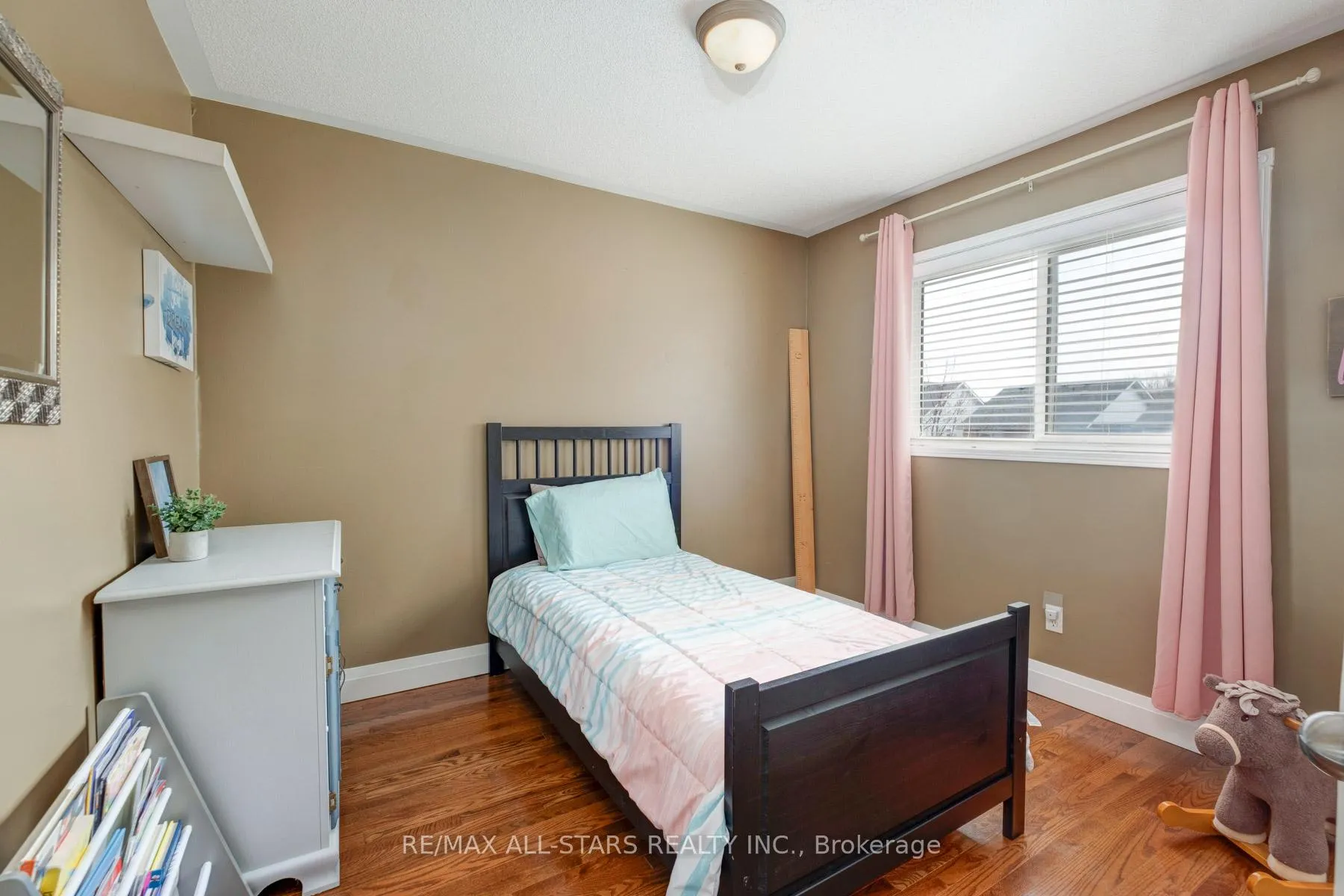Photo 24 of 72 Wessex Drive, Whitby, Brooklin — HOMEH