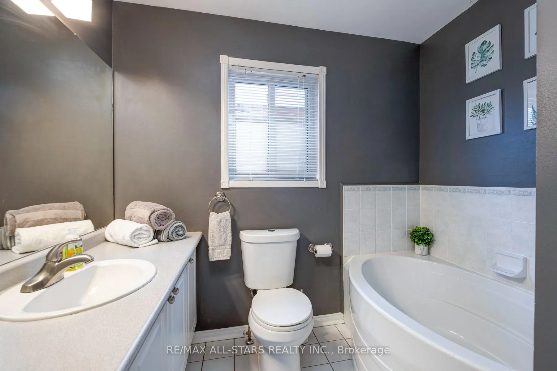 Photo 29 of 72 Wessex Drive, Whitby, Brooklin — HOMEH