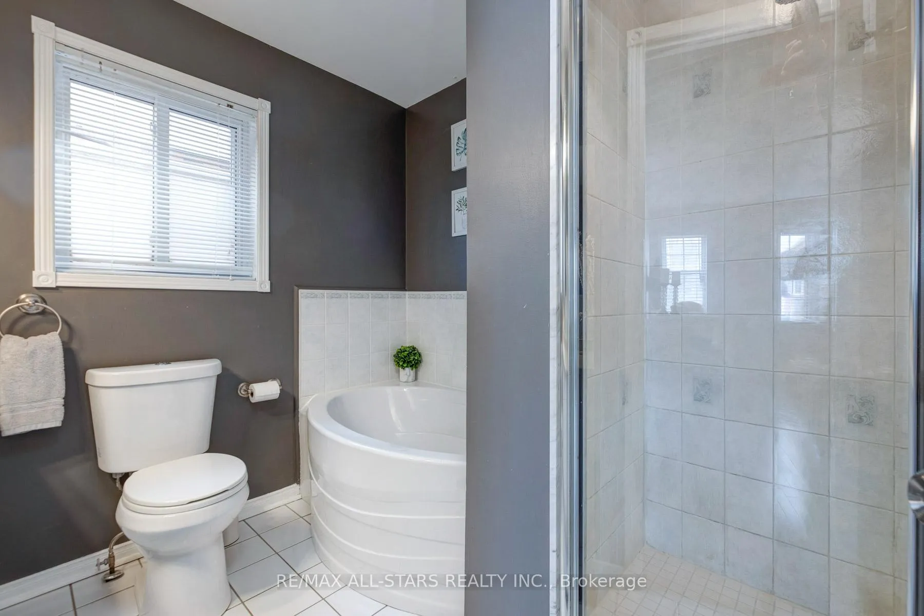 Photo 30 of 72 Wessex Drive, Whitby, Brooklin — HOMEH