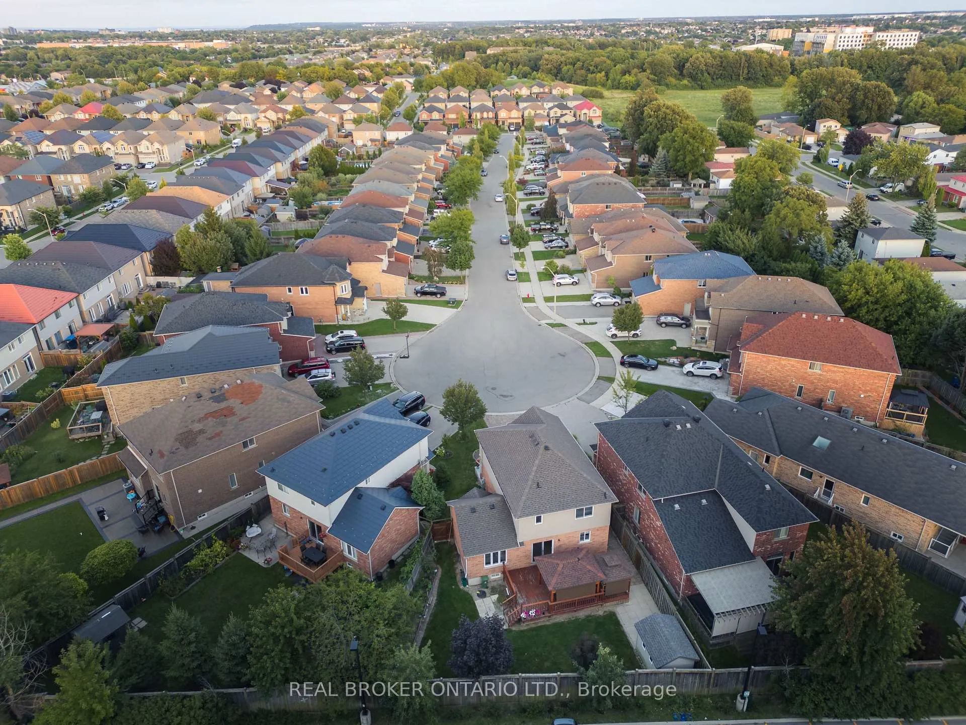 Photo 3 of 83 Benedict Place, Hamilton, Jerome — HOMEH