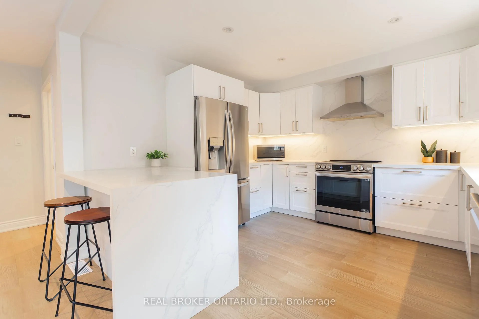 Photo 4 of 83 Benedict Place, Hamilton, Jerome — HOMEH
