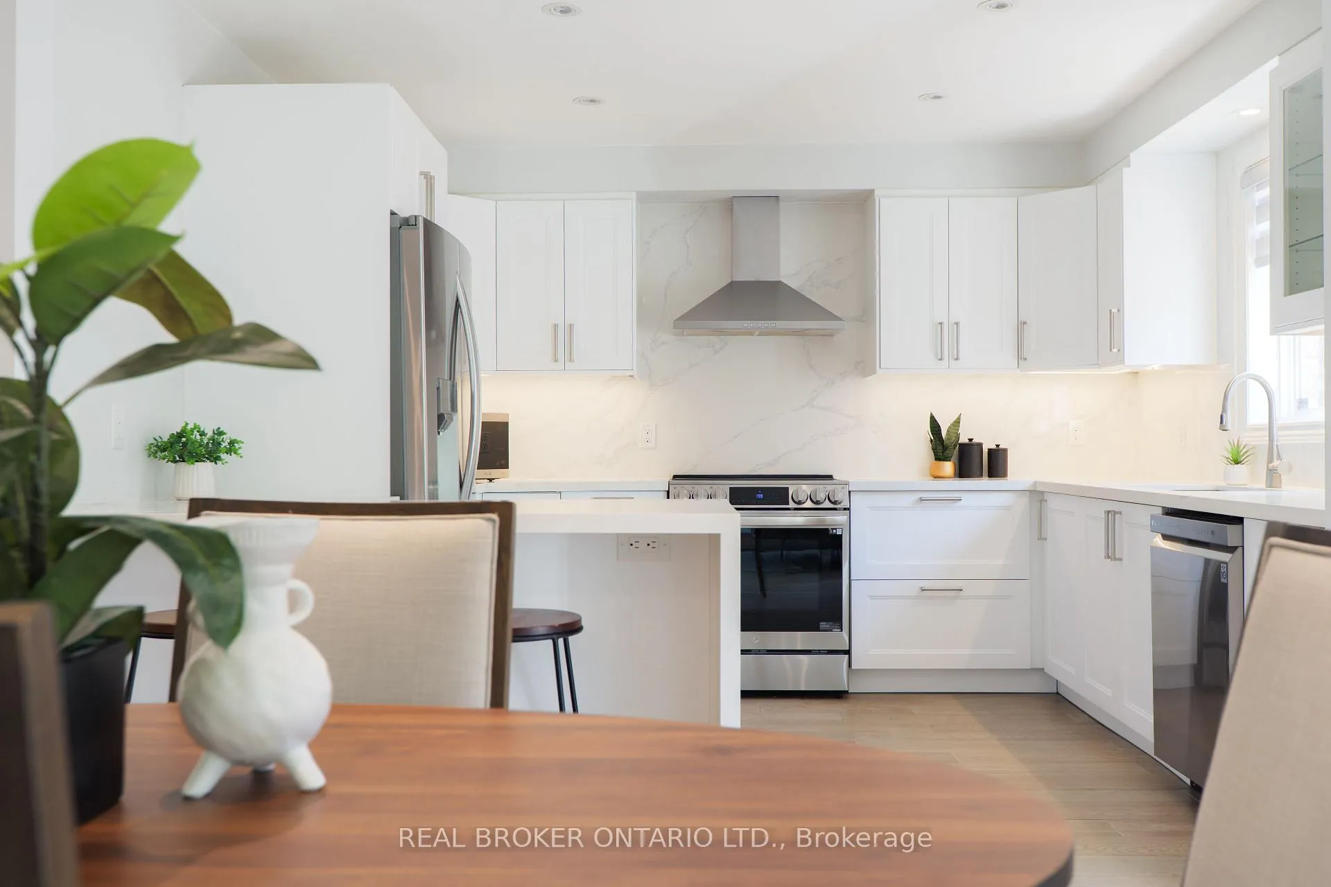 Photo 5 of 83 Benedict Place, Hamilton, Jerome — HOMEH