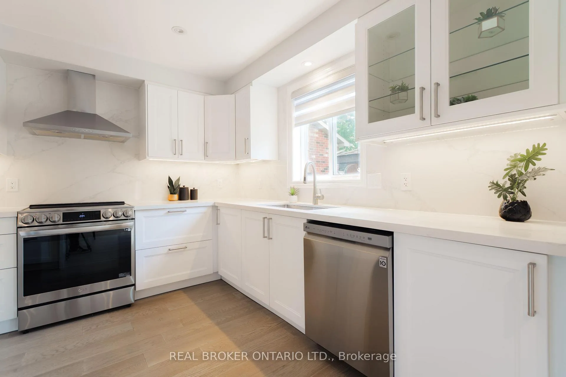 Photo 6 of 83 Benedict Place, Hamilton, Jerome — HOMEH